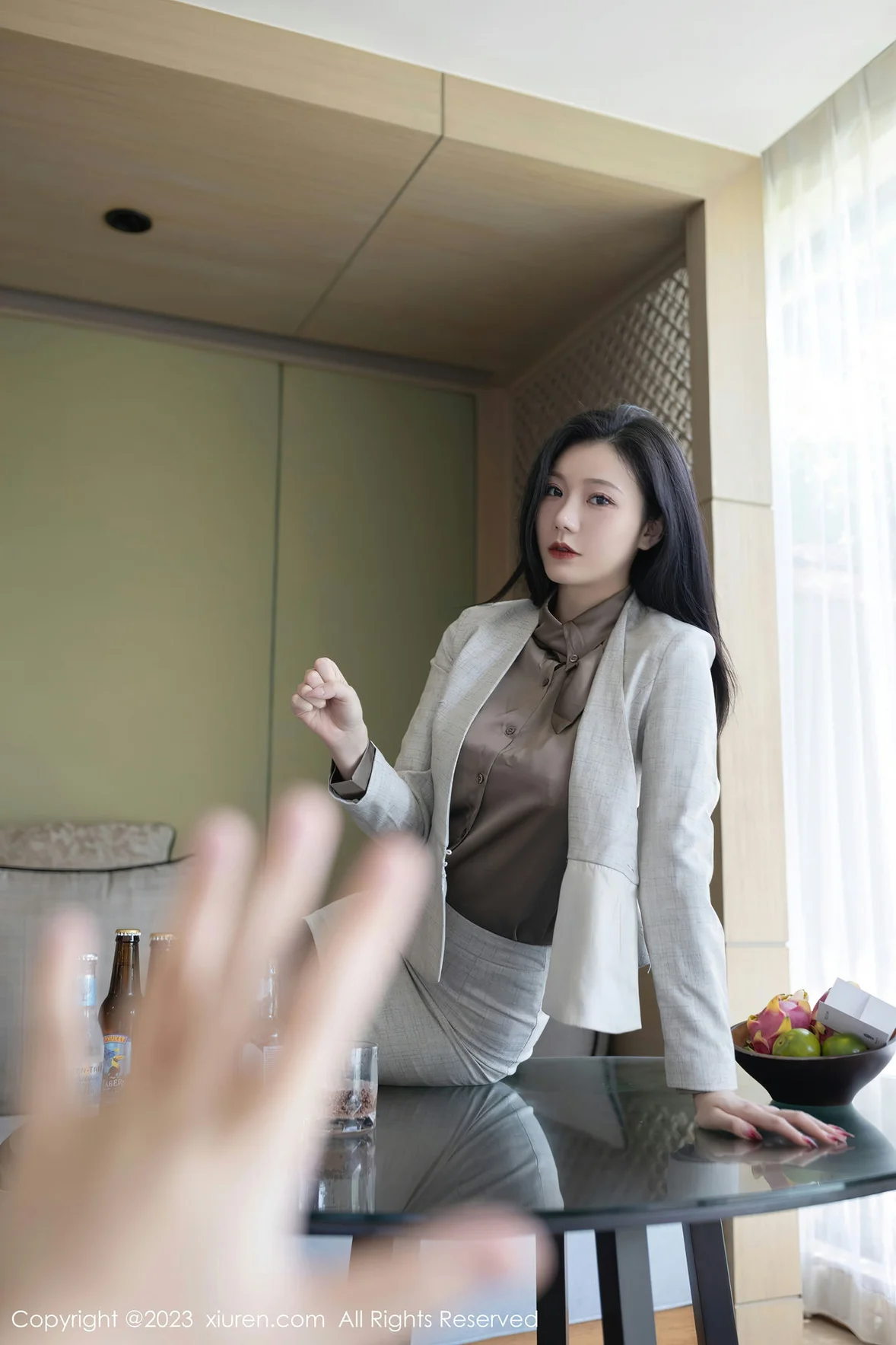 XiuRen 秀人 No.6951 安然anran 灰色职业Ol泰国旅拍 [80P]插图7