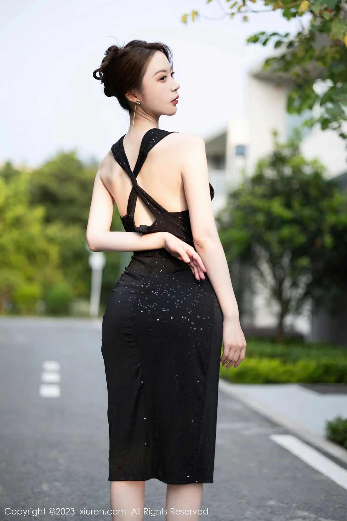 XiuRen 秀人 No.7031 梦心玥 黑色连衣长裙性感写真 [86P]插图1