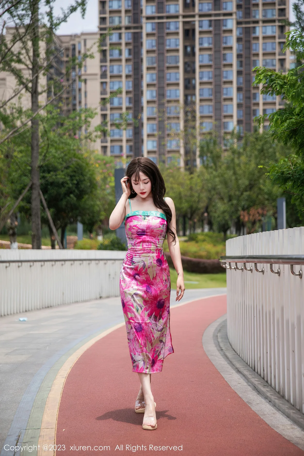 XiuRen 秀人 No.7065 严利娅Yuliya 网红情人裙性感写真 [76P]插图6