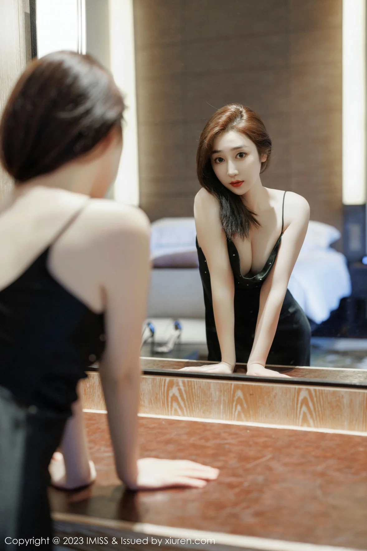 爱蜜社 Vol.734 九月生__ 吊带长裙性感写真 [41P]插图7