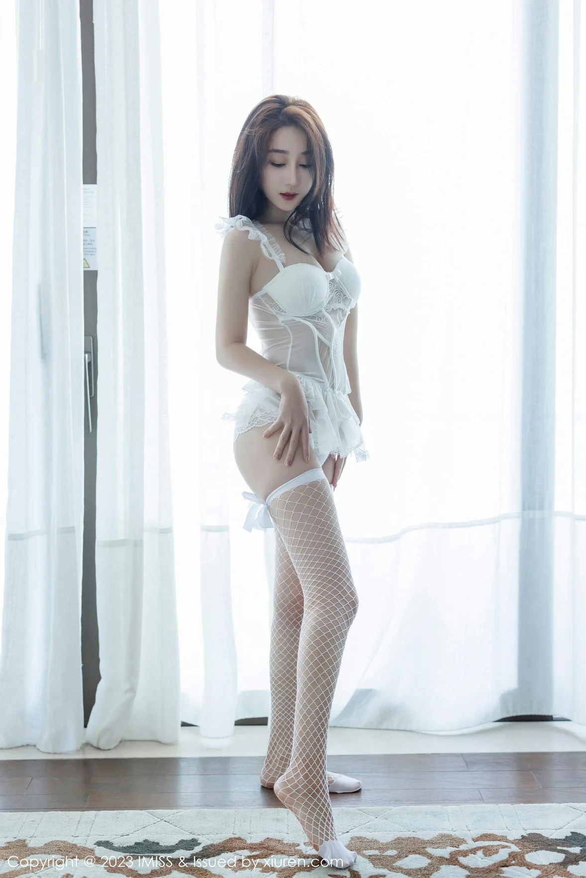 爱蜜社 Vol.733 九月生__ 白色蕾丝短裙性感写真 [41P]插图