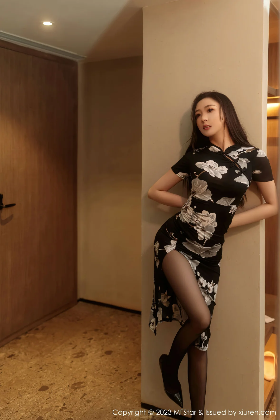 模范学院 Vol.630 小波多 黑色带图案旗袍性感写真 [55P]插图4