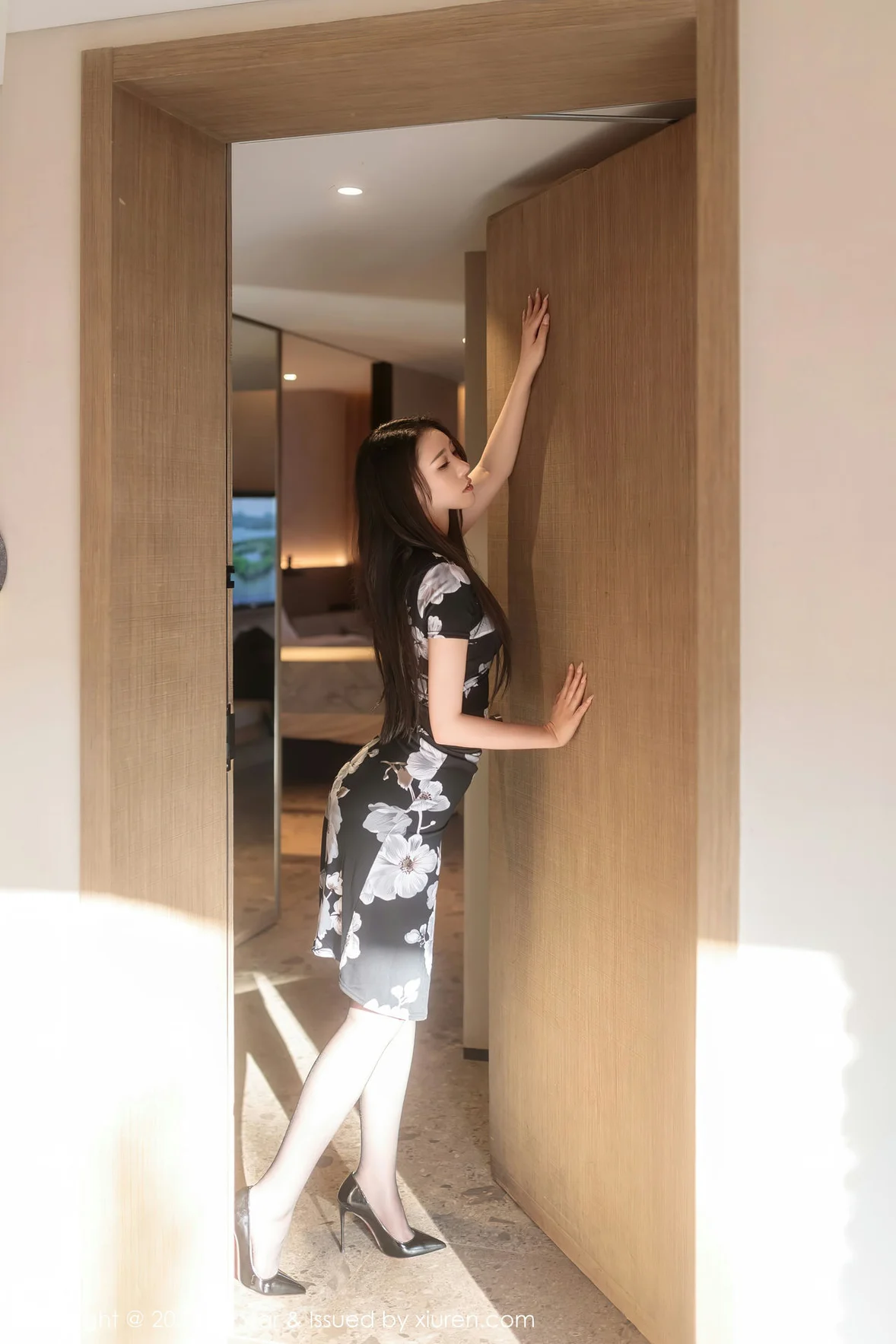 模范学院 Vol.630 小波多 黑色带图案旗袍性感写真 [55P]插图3