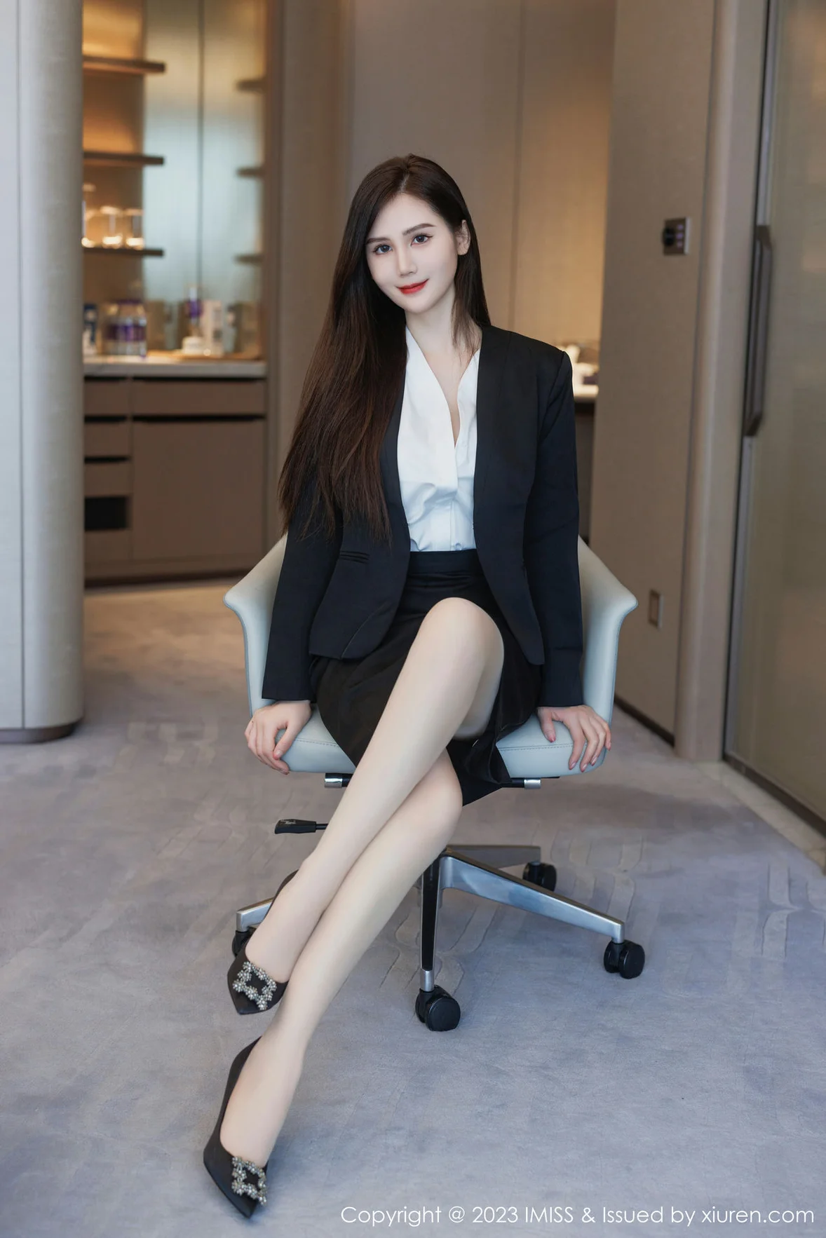 爱蜜社 Vol.739 SISY思 黑色Ol性感写真 [48P]插图6