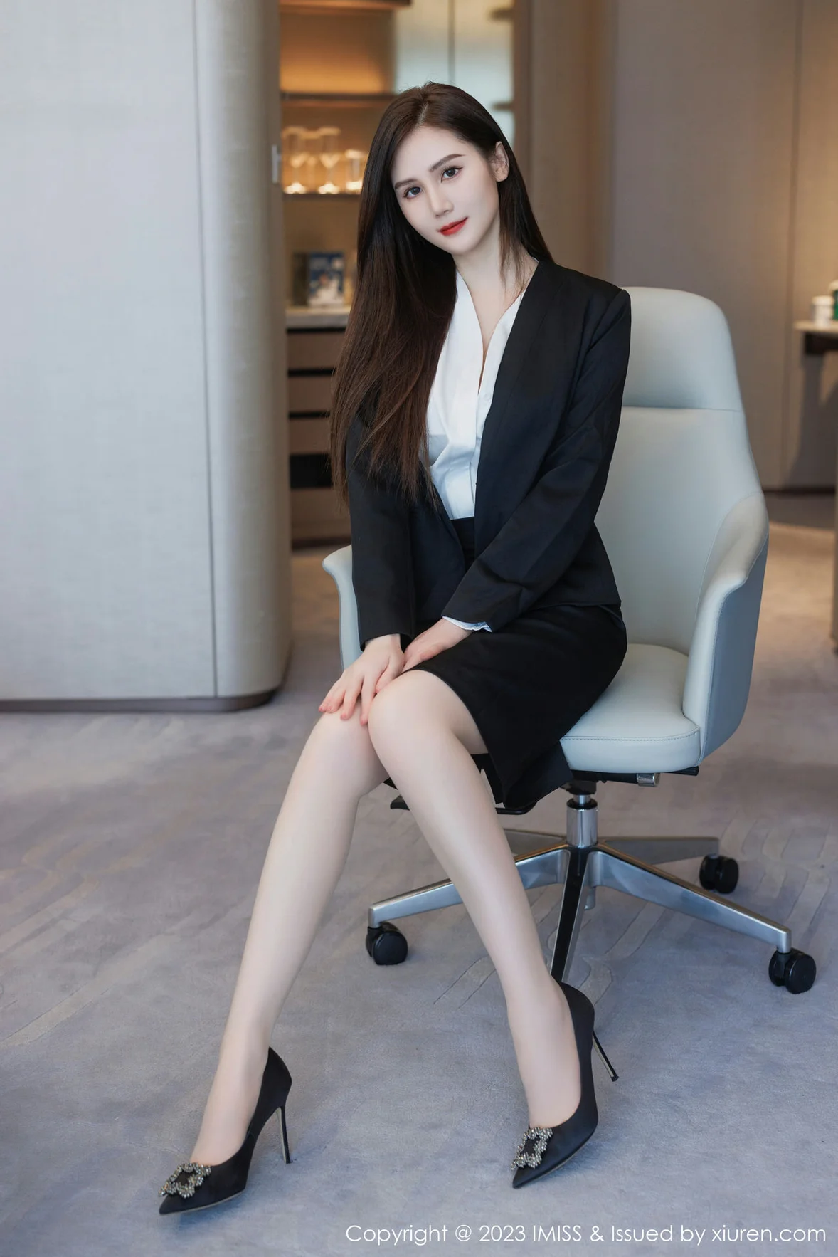 爱蜜社 Vol.739 SISY思 黑色Ol性感写真 [48P]插图5