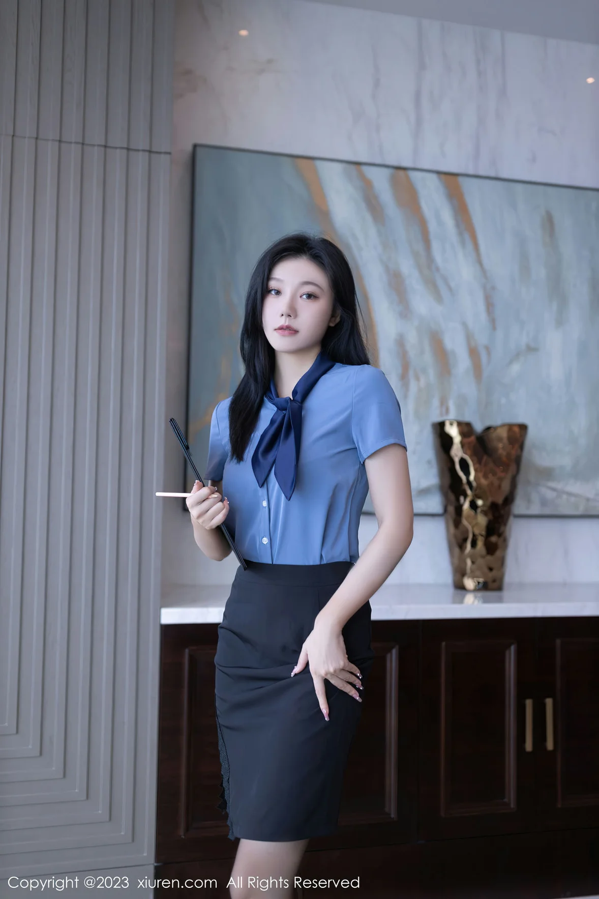 秀人网 No.7409 安然anran OL职员性感写真 [80P]插图1