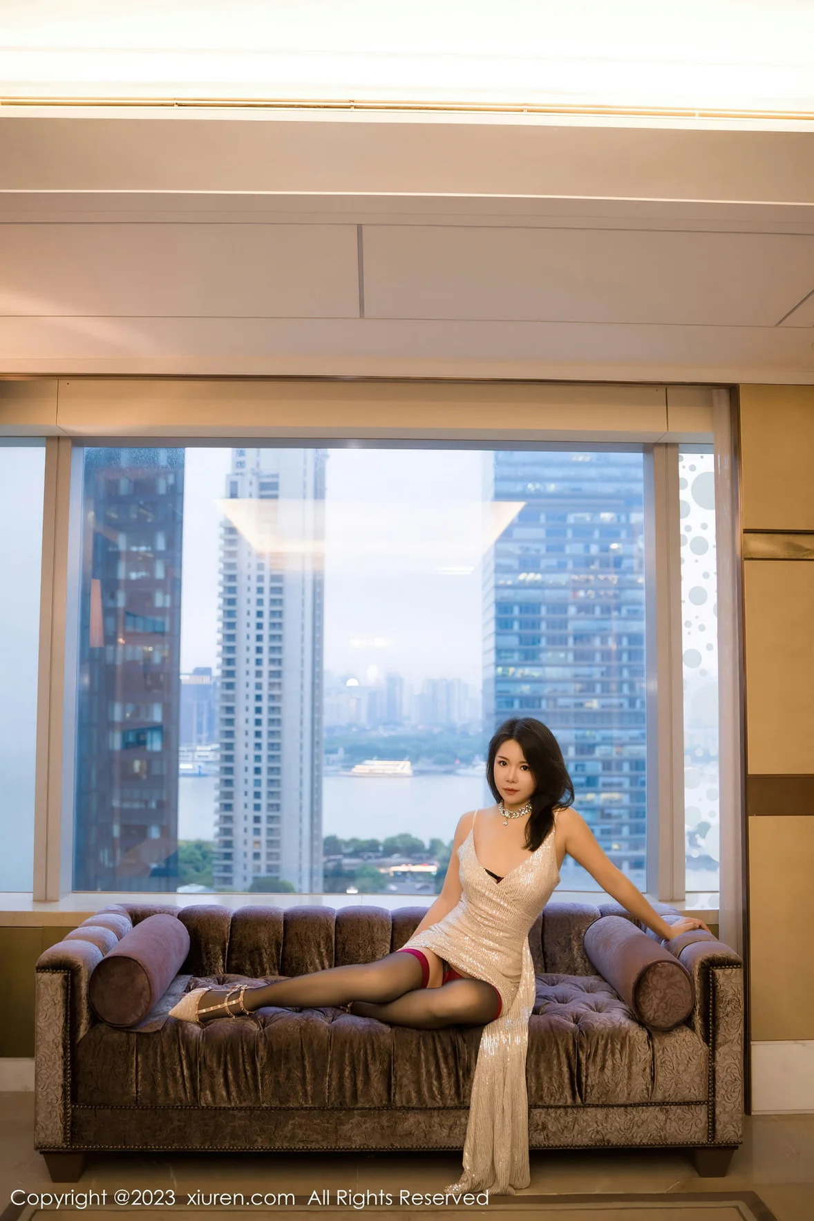 秀人网 No.7401 陆萱雅 吊带短裙性感写真 [64P]插图2