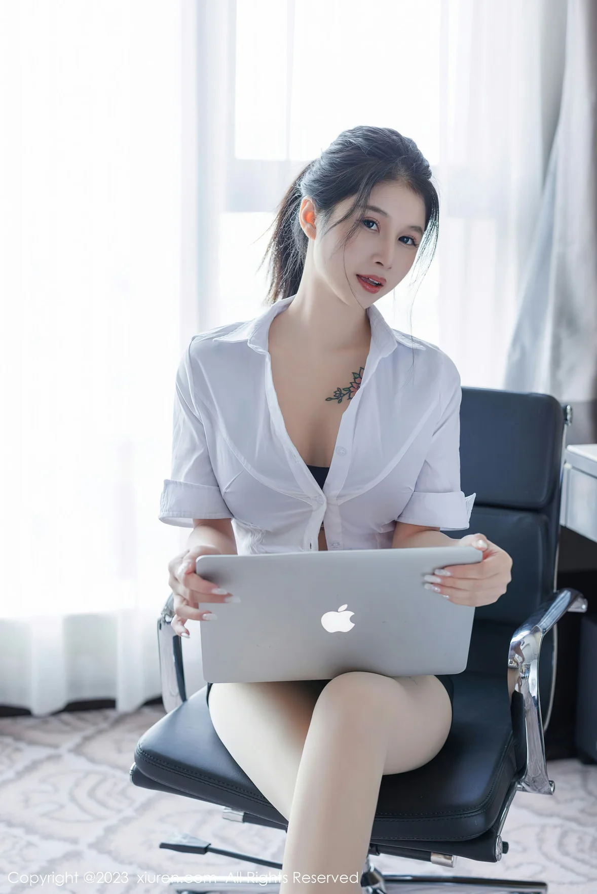 秀人网 No.7406 灵诗怡 原色丝袜性感写真 [46P]插图1