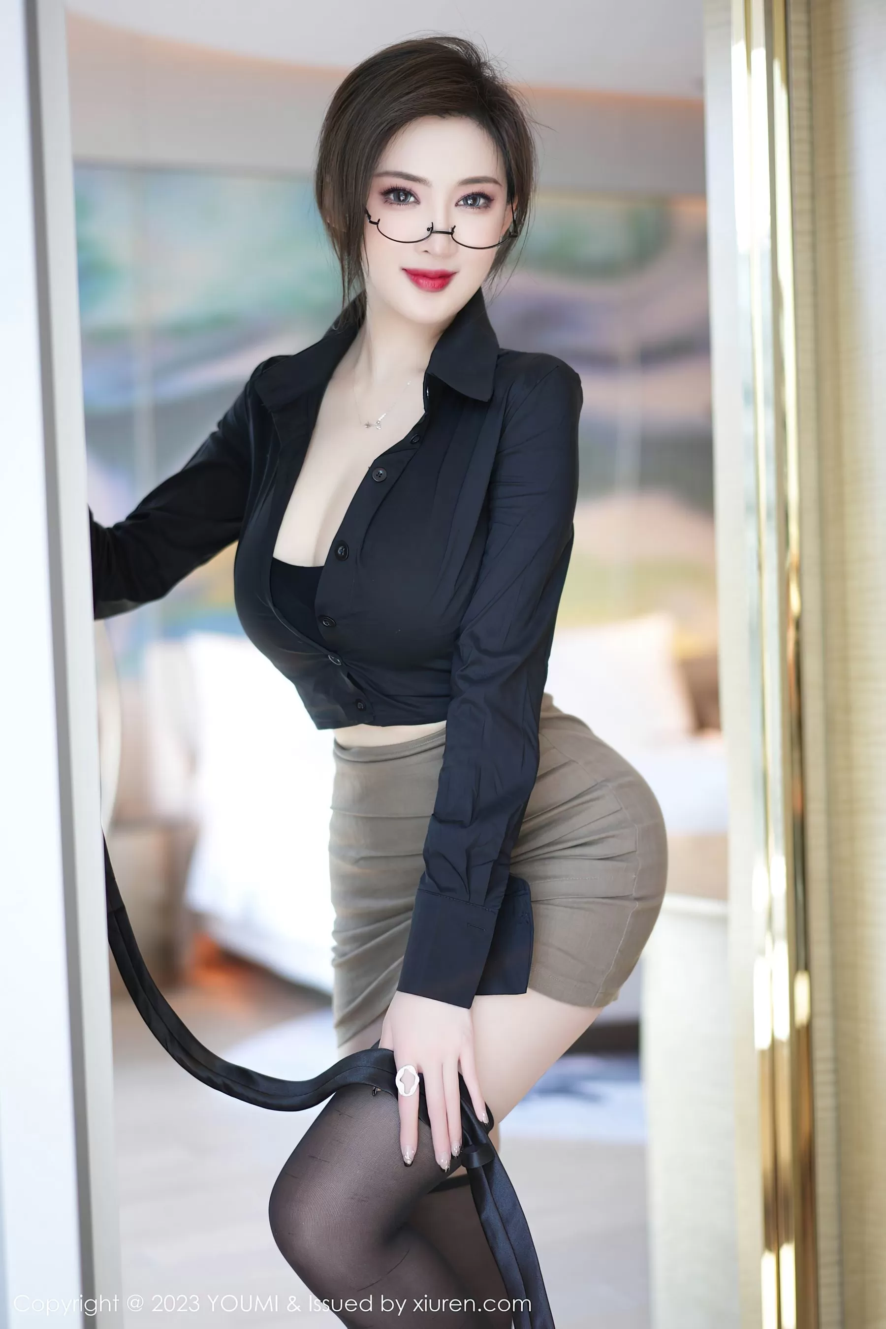 尤蜜荟 VOL.968 Carol周妍希 短裙黑丝 [83P]插图2