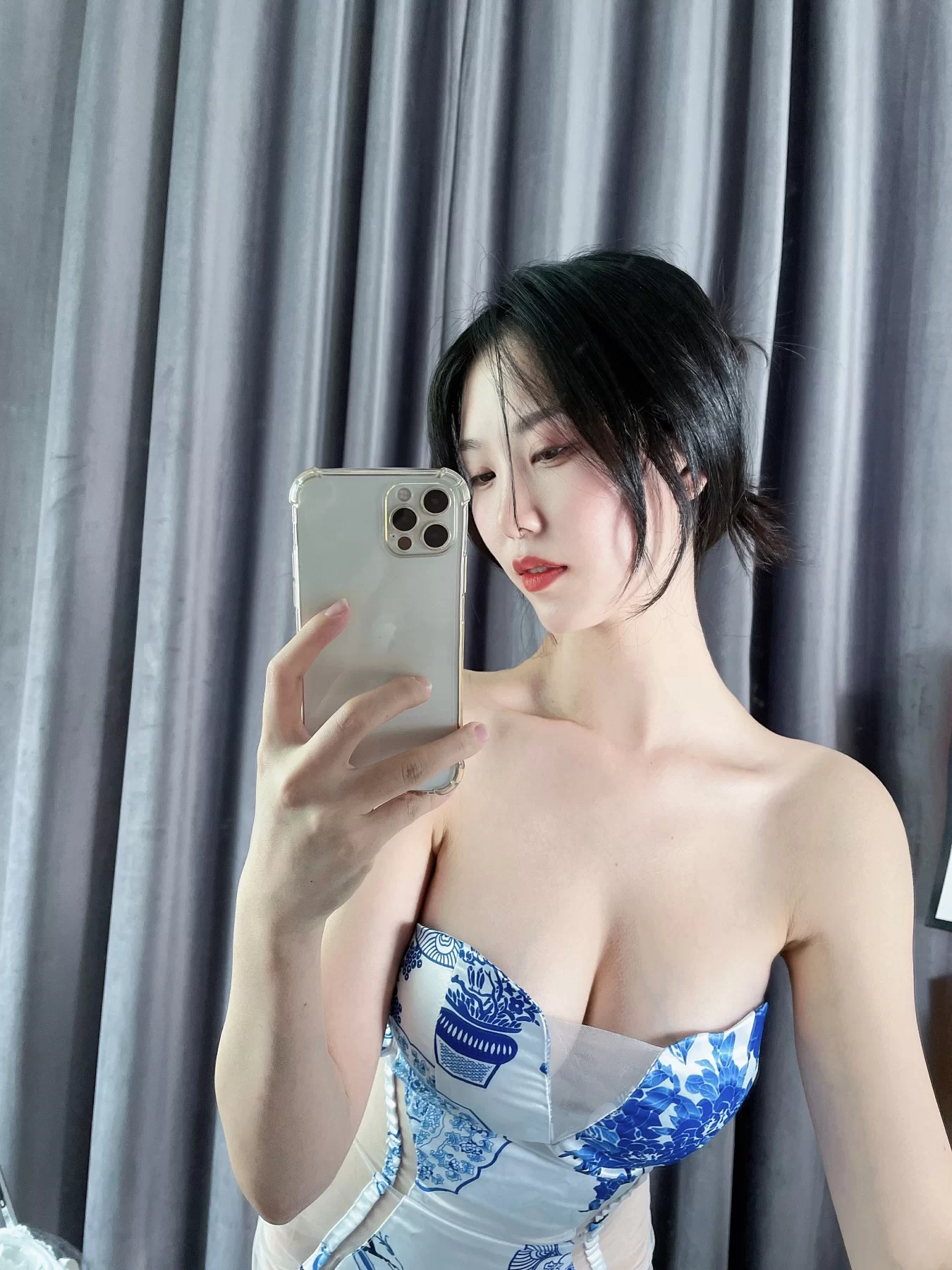 抖娘-利世 – 青花瓷旗袍 [15P]插图1