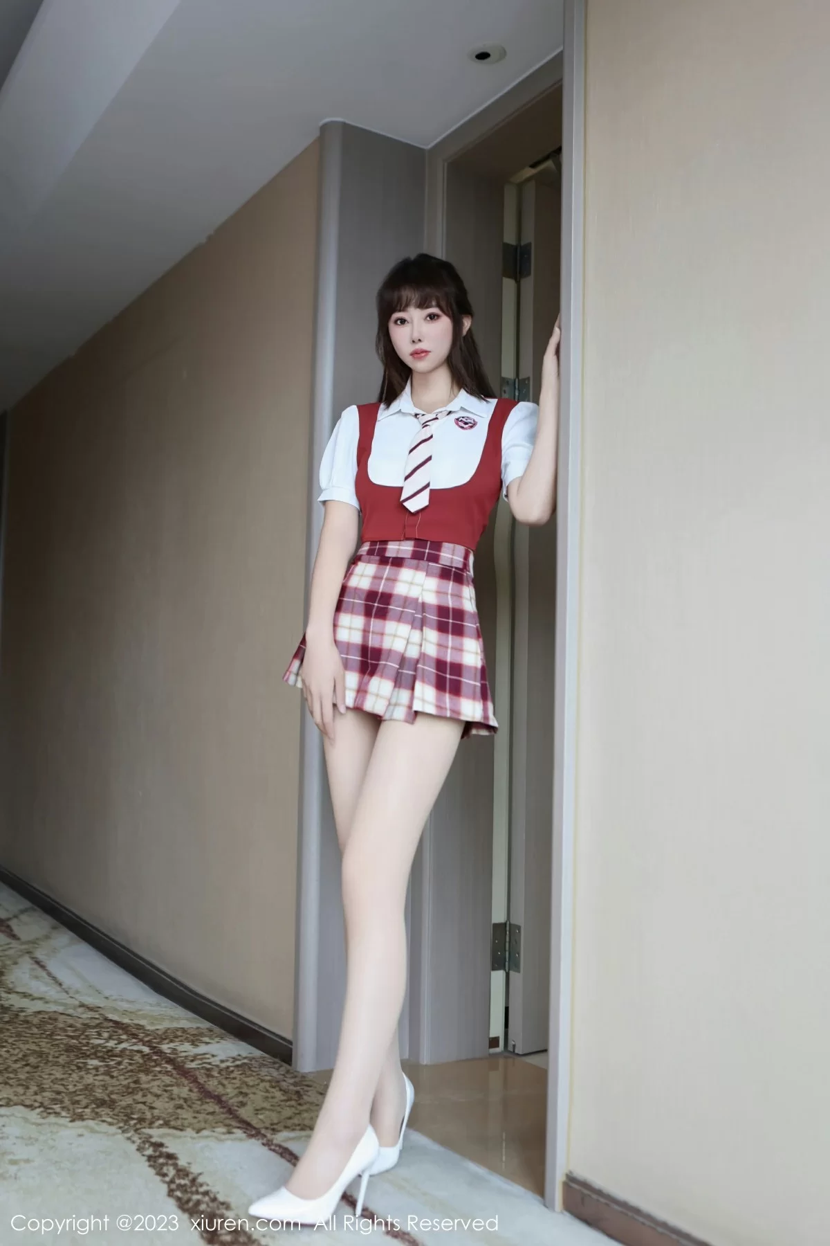 XiuRen 秀人 No.7851 金tiao [77P]插图1