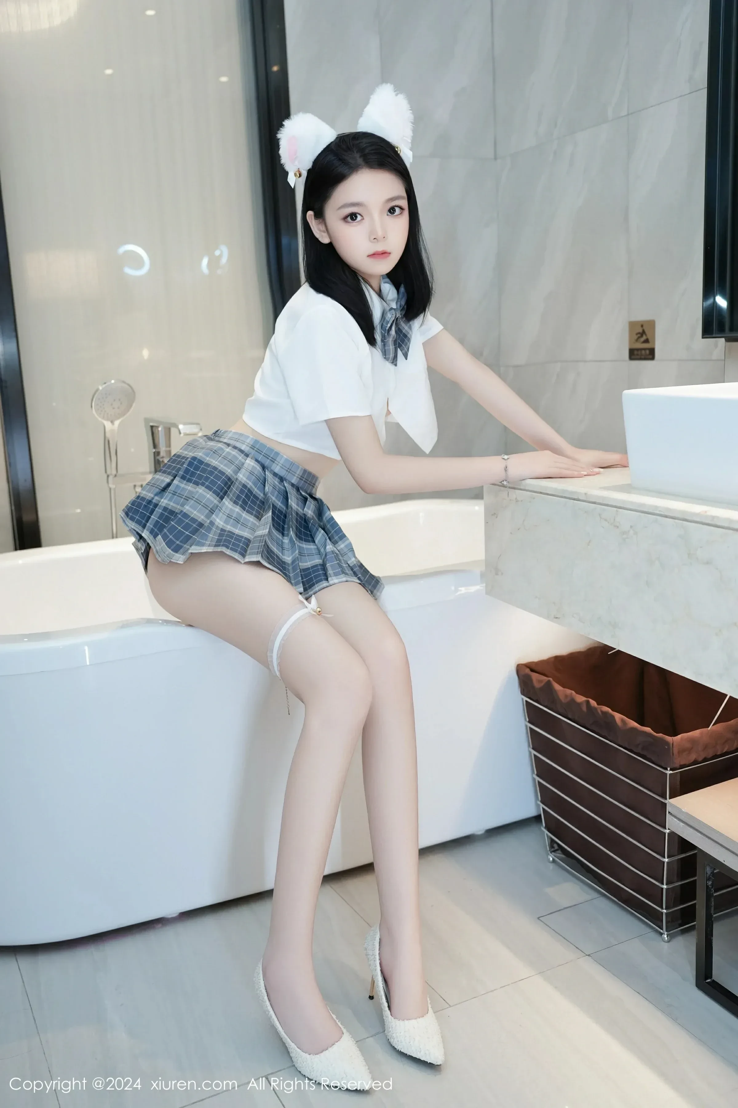 XiuRen 秀人  No.8715 唐心心 [68P]插图1