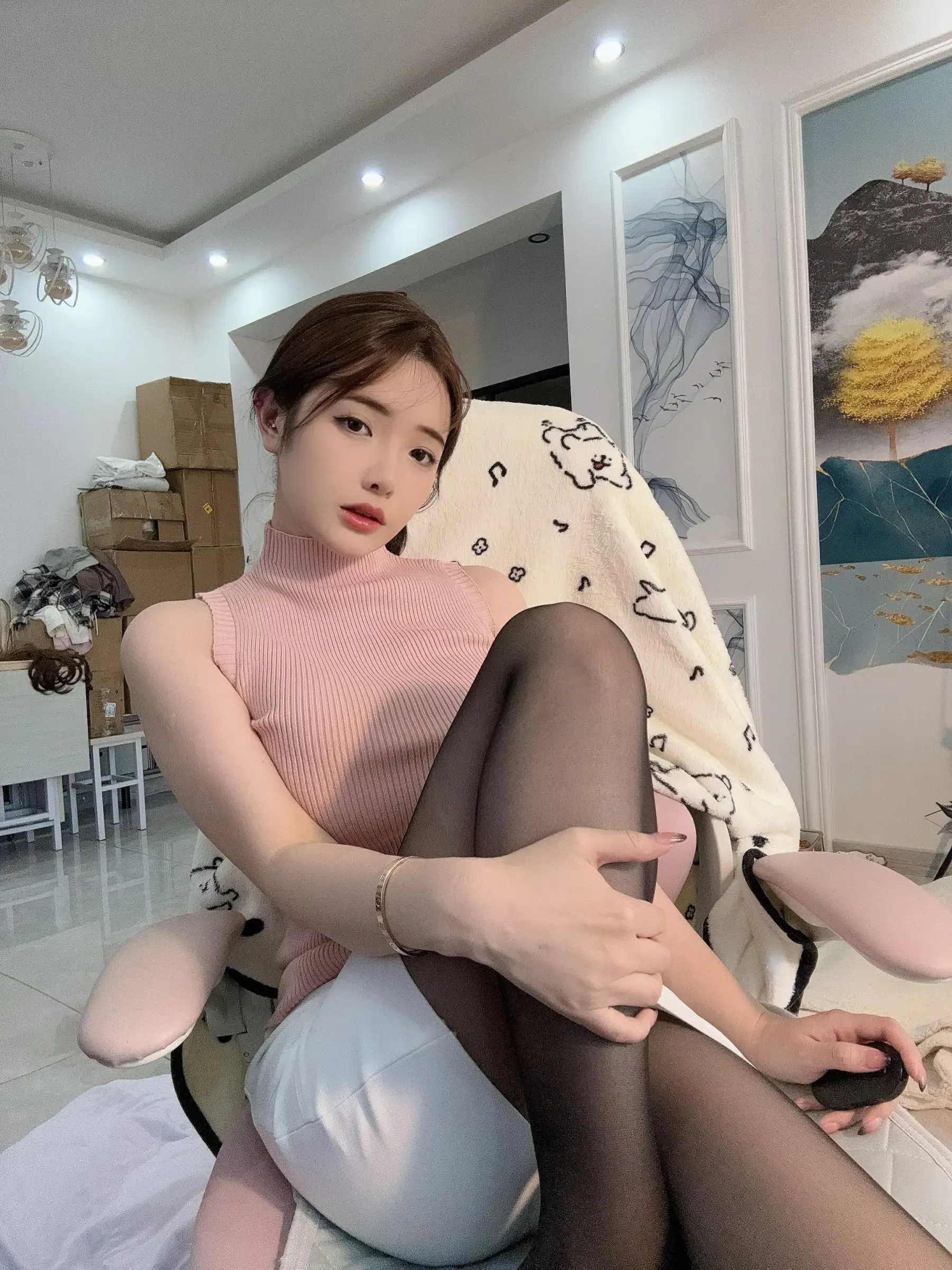 雯妹不讲道理 – 520女友本-黑丝背心包臀裙 [31P]插图