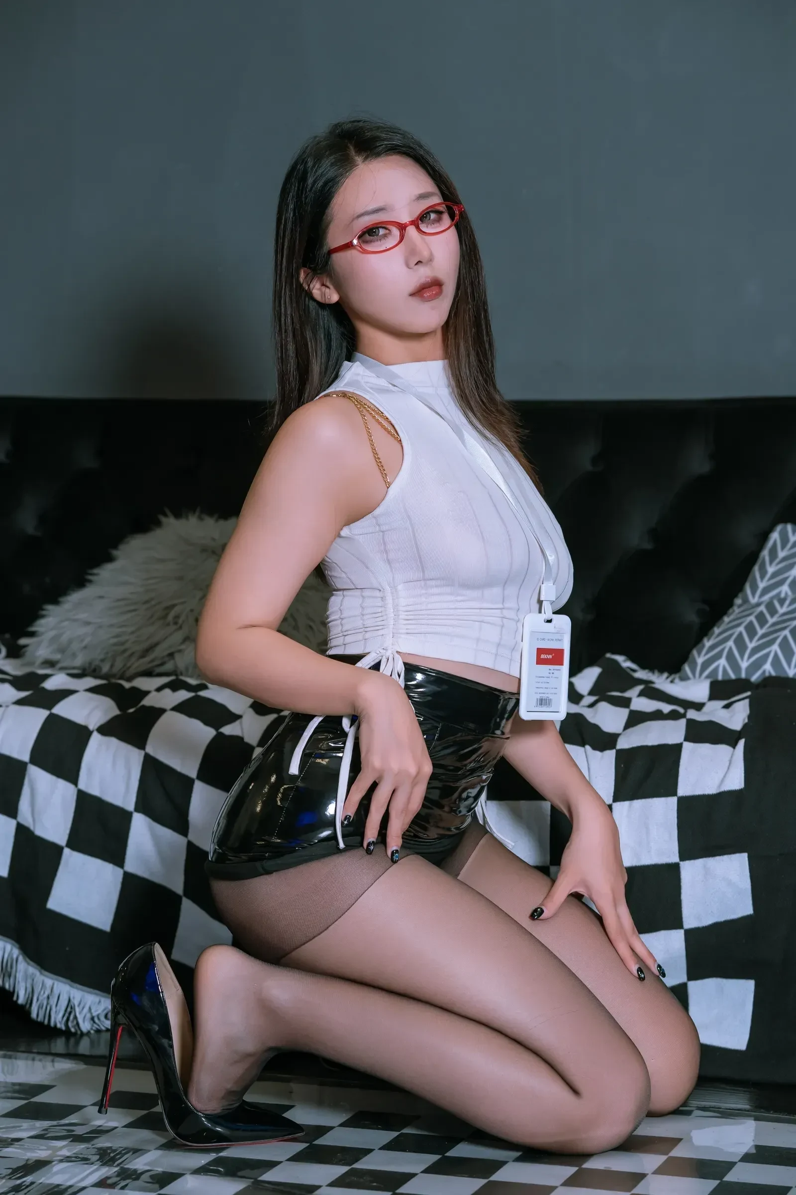 ♈ 云溪溪 – 奶桃麻辣OL 【120P】【丽人丝语】