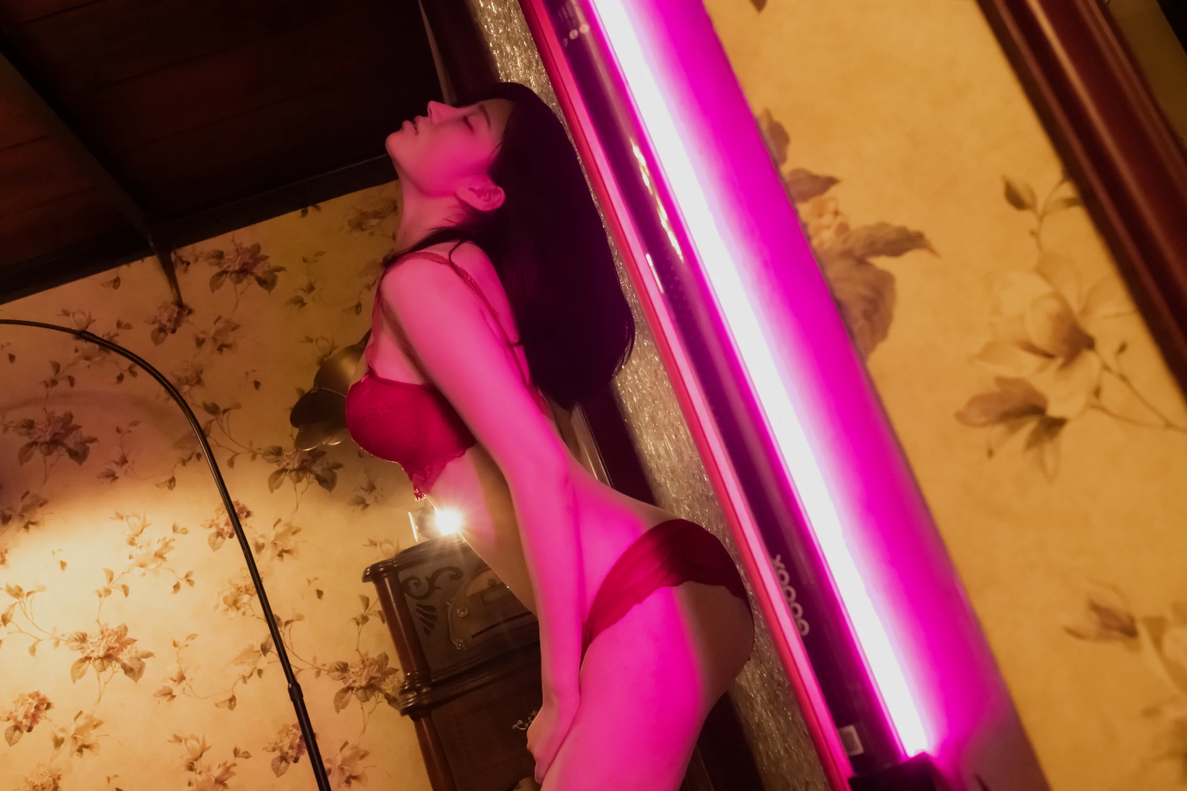 年年Nnian – 红色内衣 [44P]插图2