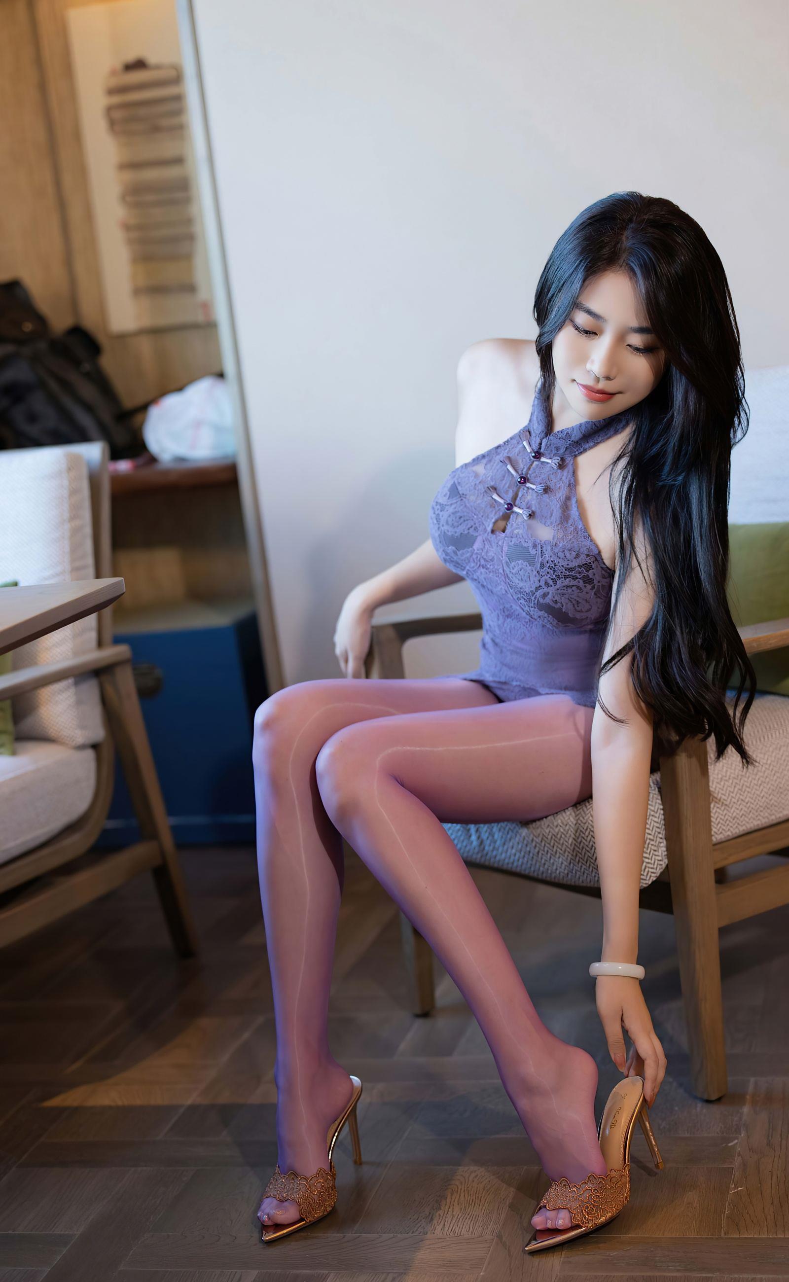 爱蜜社 VOL.801 许诺Sabrina 紫色嘻袜插图2