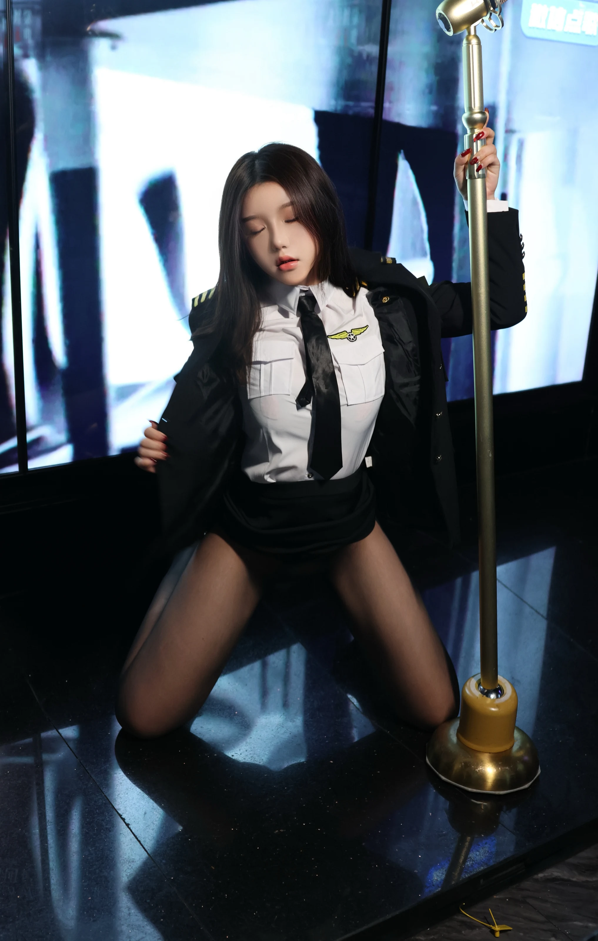 XiuRen 内购版 小薯条nienie 迷情KTV场景主题写真 [101P]|图集秀