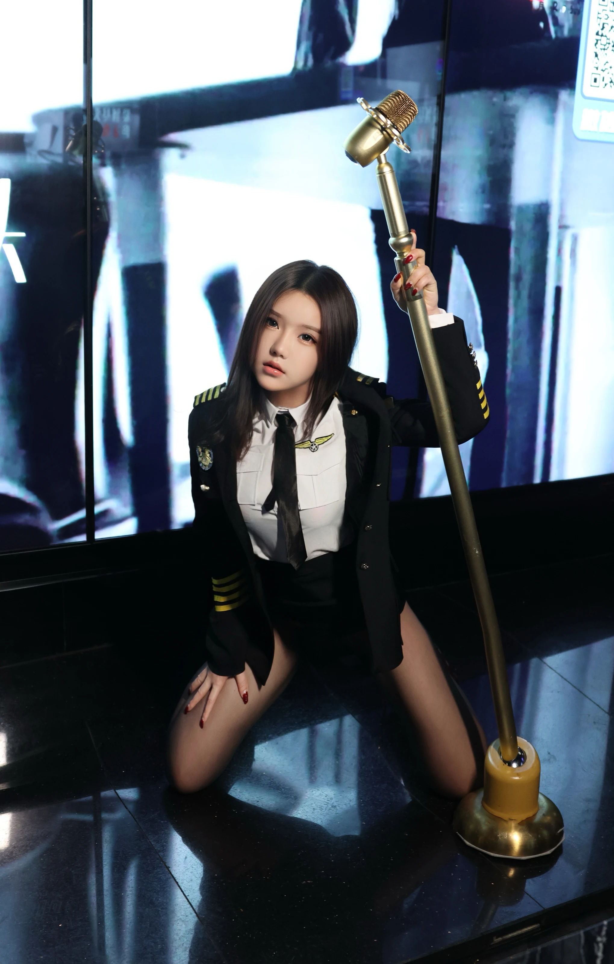 XiuRen 内购版 小薯条nienie 迷情KTV场景主题写真 [101P]插图2