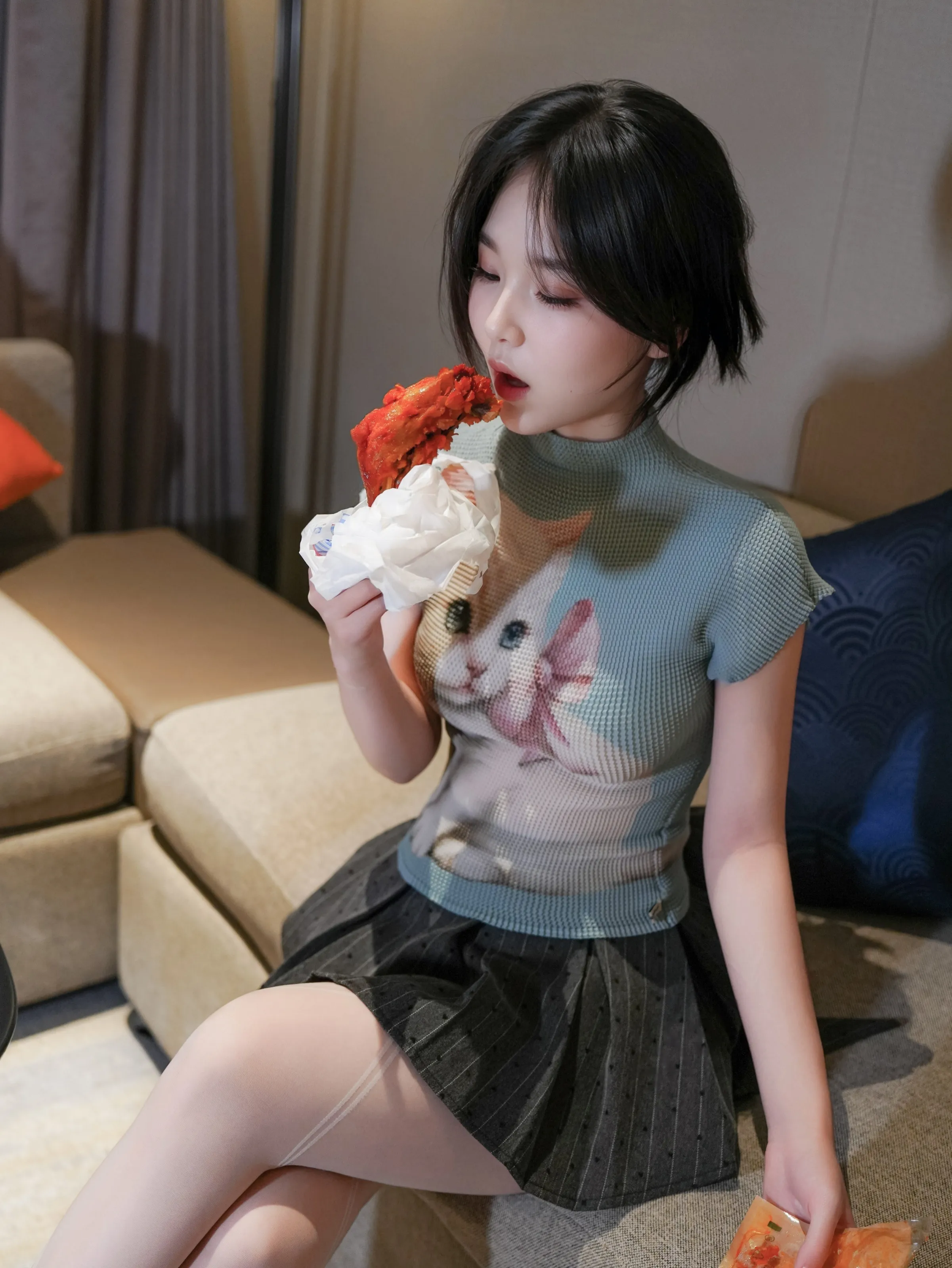 XiuRen 内购版 No.10830 汁汁 爱吃鸡腿的姑娘 [77P]|图集秀