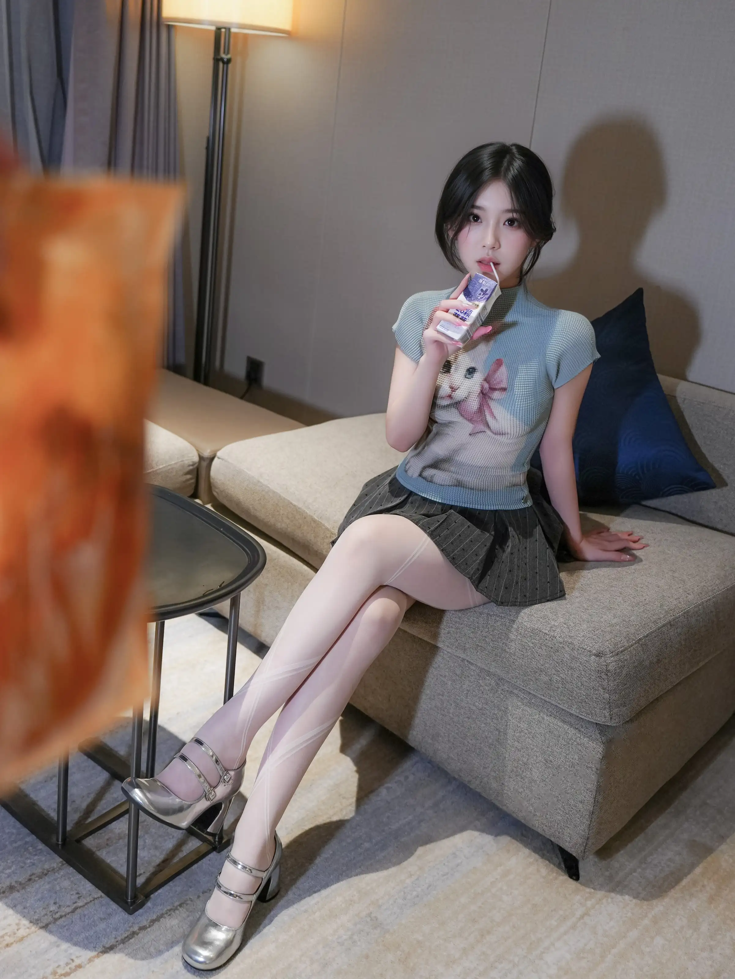 XiuRen 内购版 No.10830 汁汁 爱吃鸡腿的姑娘 [77P]插图2