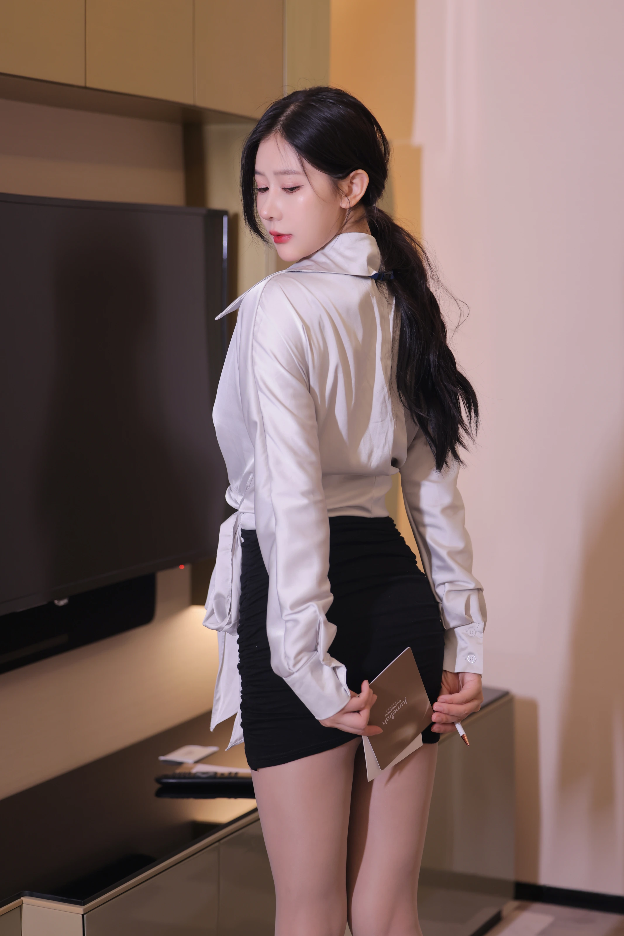XiuRen 内购版 No.7926 尹甜甜 职业OL装 [85P]插图3