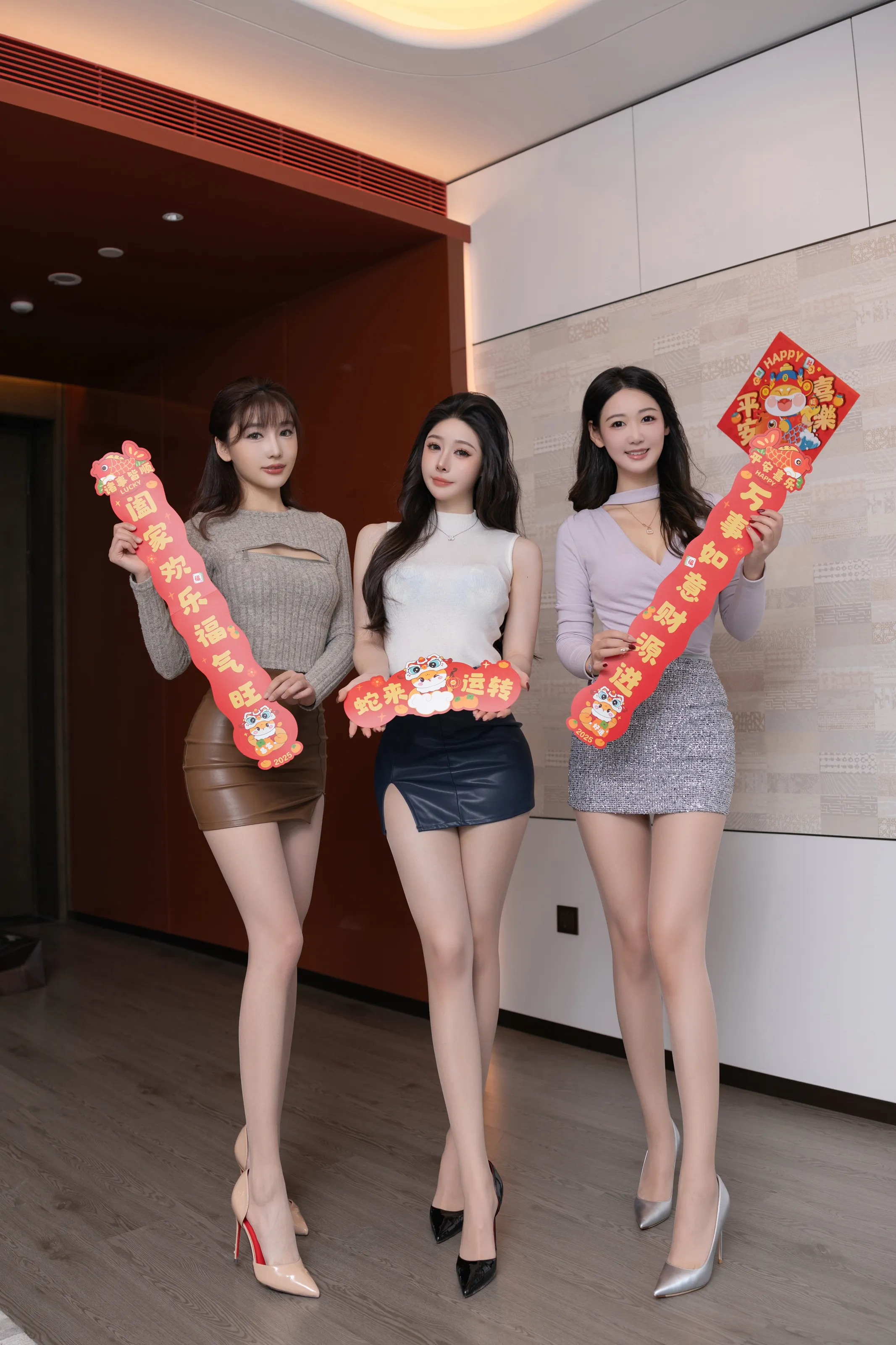 XiuRen 内购版 No.9832 陆萱萱&是小逗逗&唐安琪 三姐妹闹新春[101P]插图2