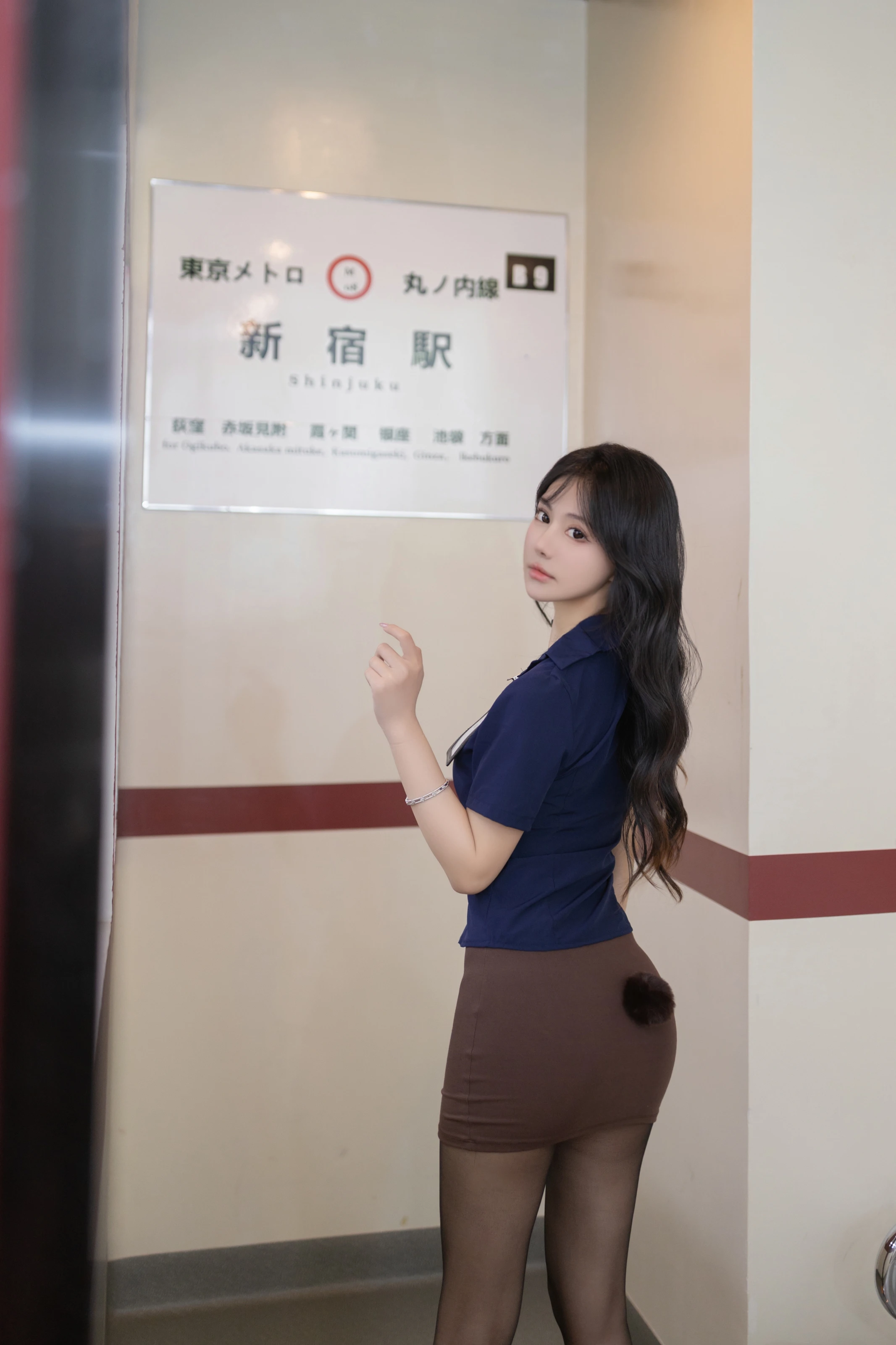 XiuRen 内购版 No.8167 谢小蒽 地铁写真 [99P]插图3