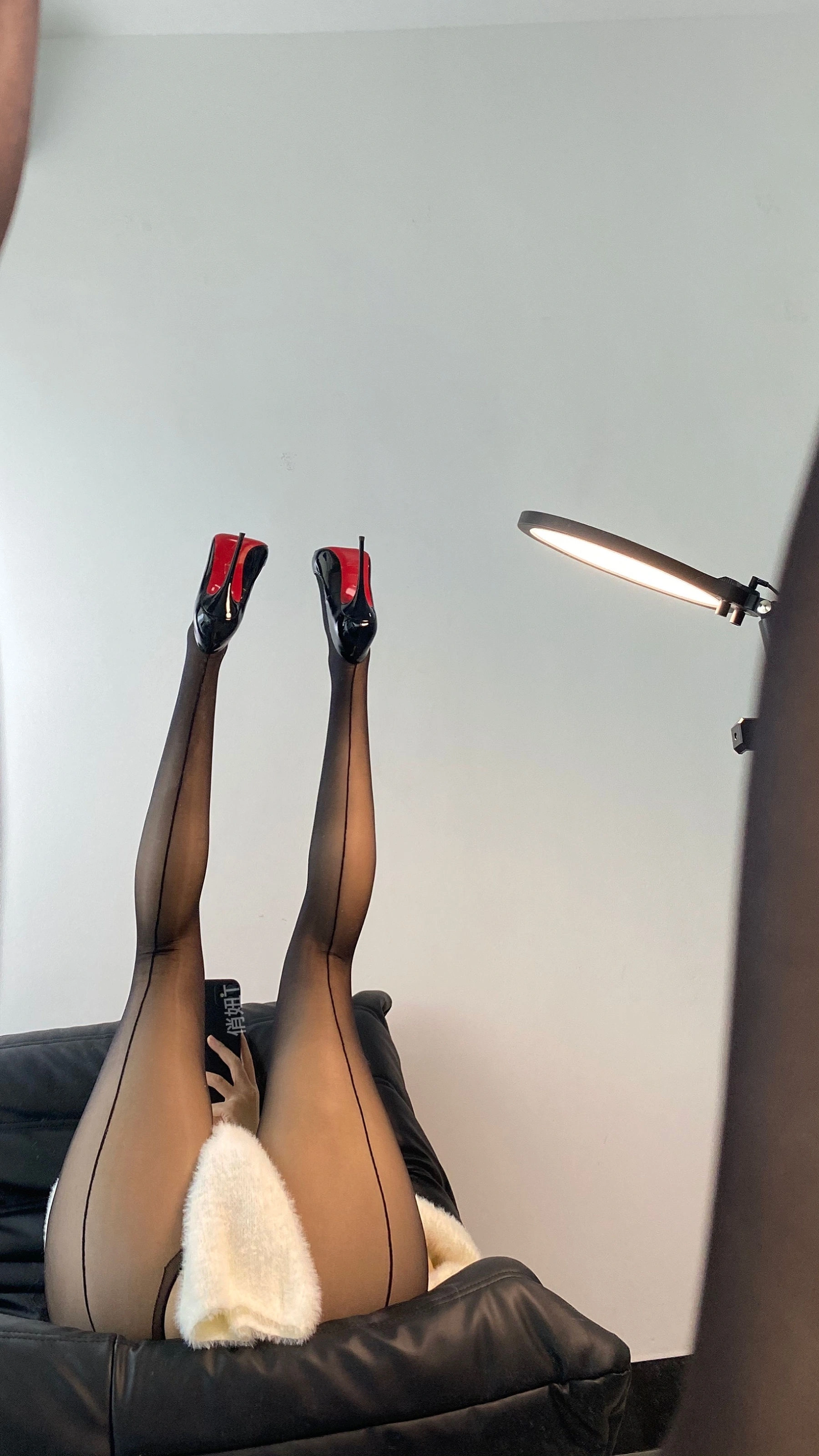 俏妞qiaoniuTT – 透视黑丝插图4