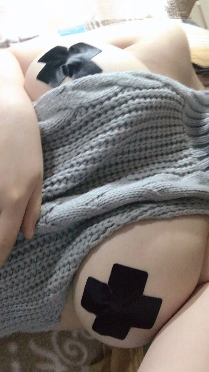 奶兔biubiu – 灰色毛衣插图3