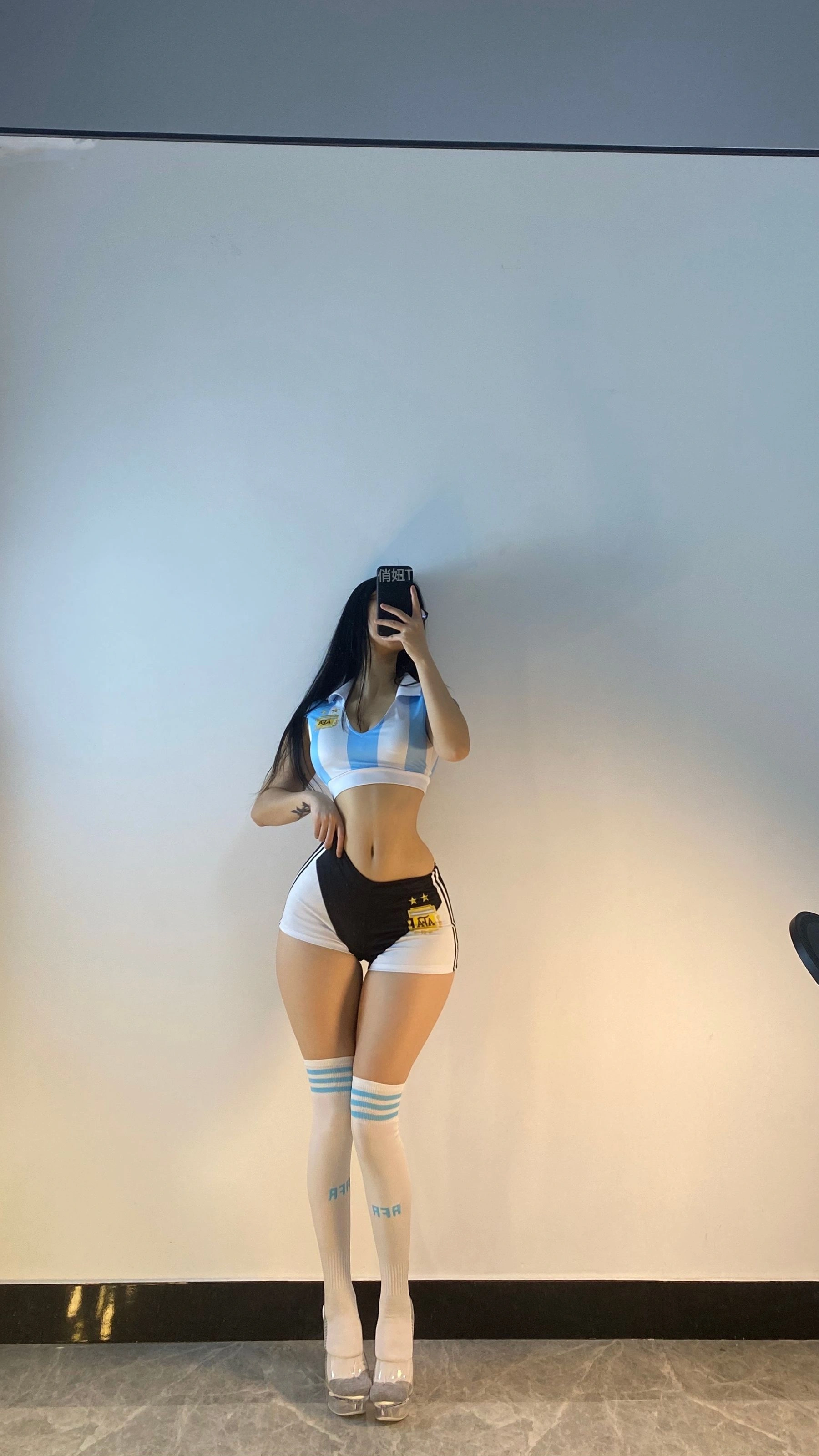 俏妞qiaoniuTT – 进来看球插图4