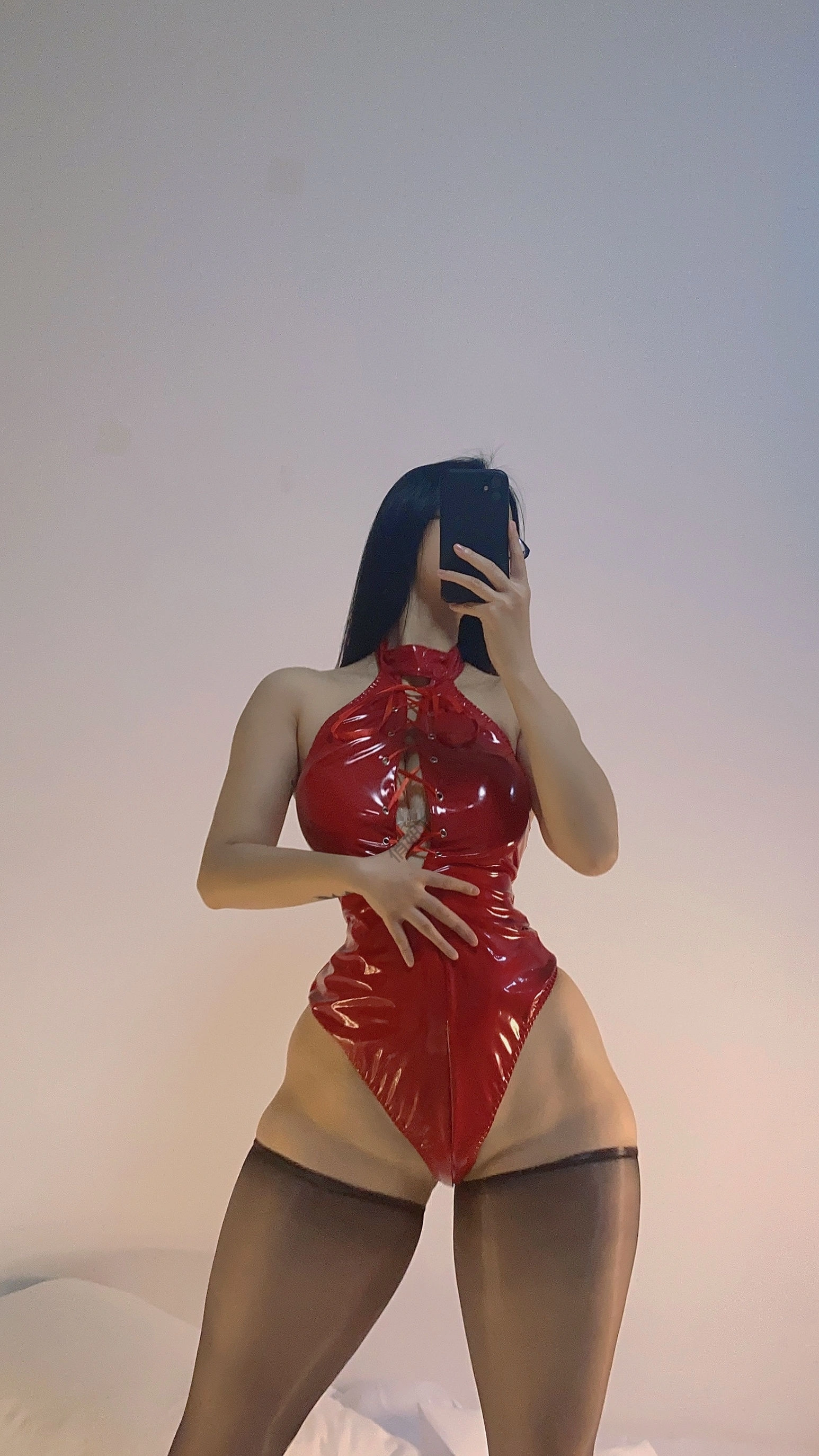 俏妞qiaoniuTT – 红色皮衣插图4