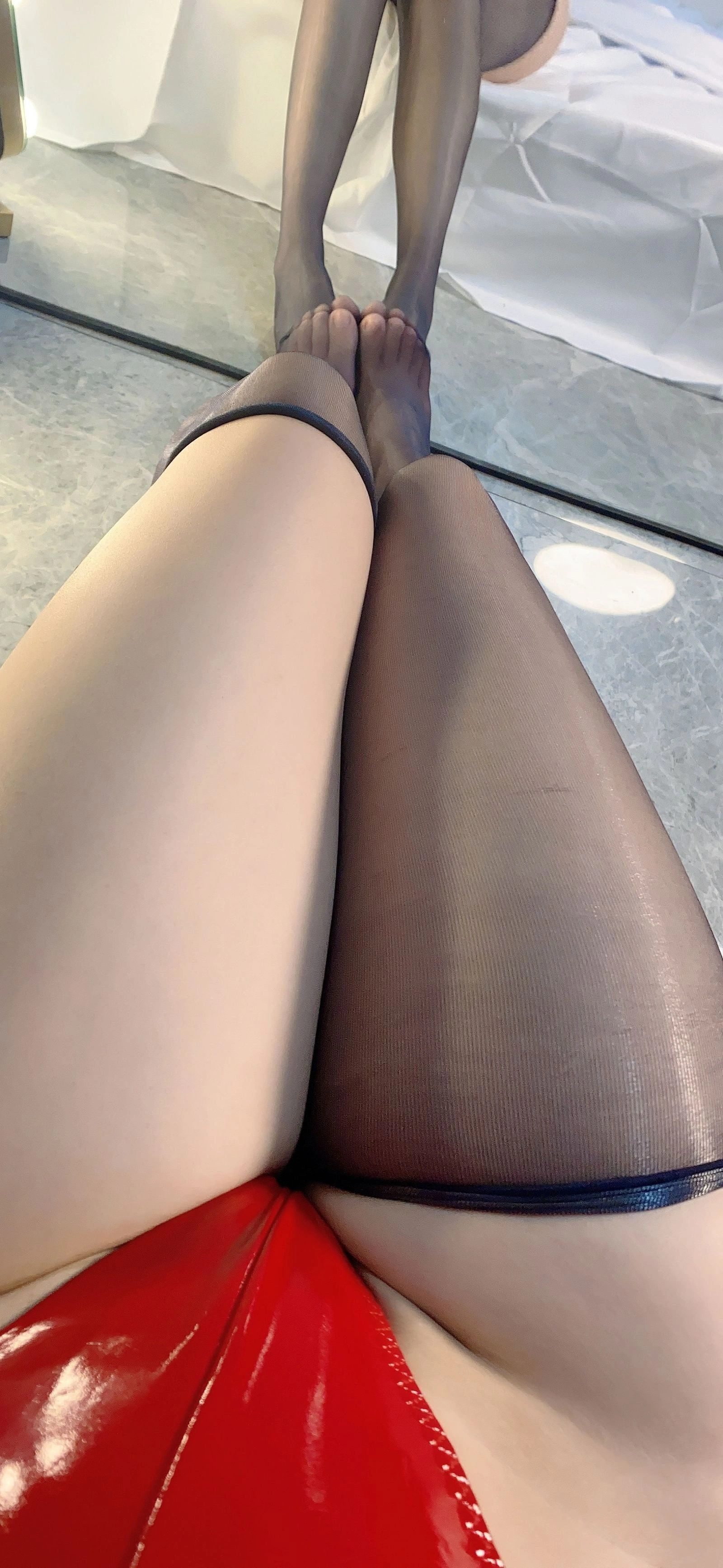 俏妞qiaoniuTT – 红色皮衣插图22