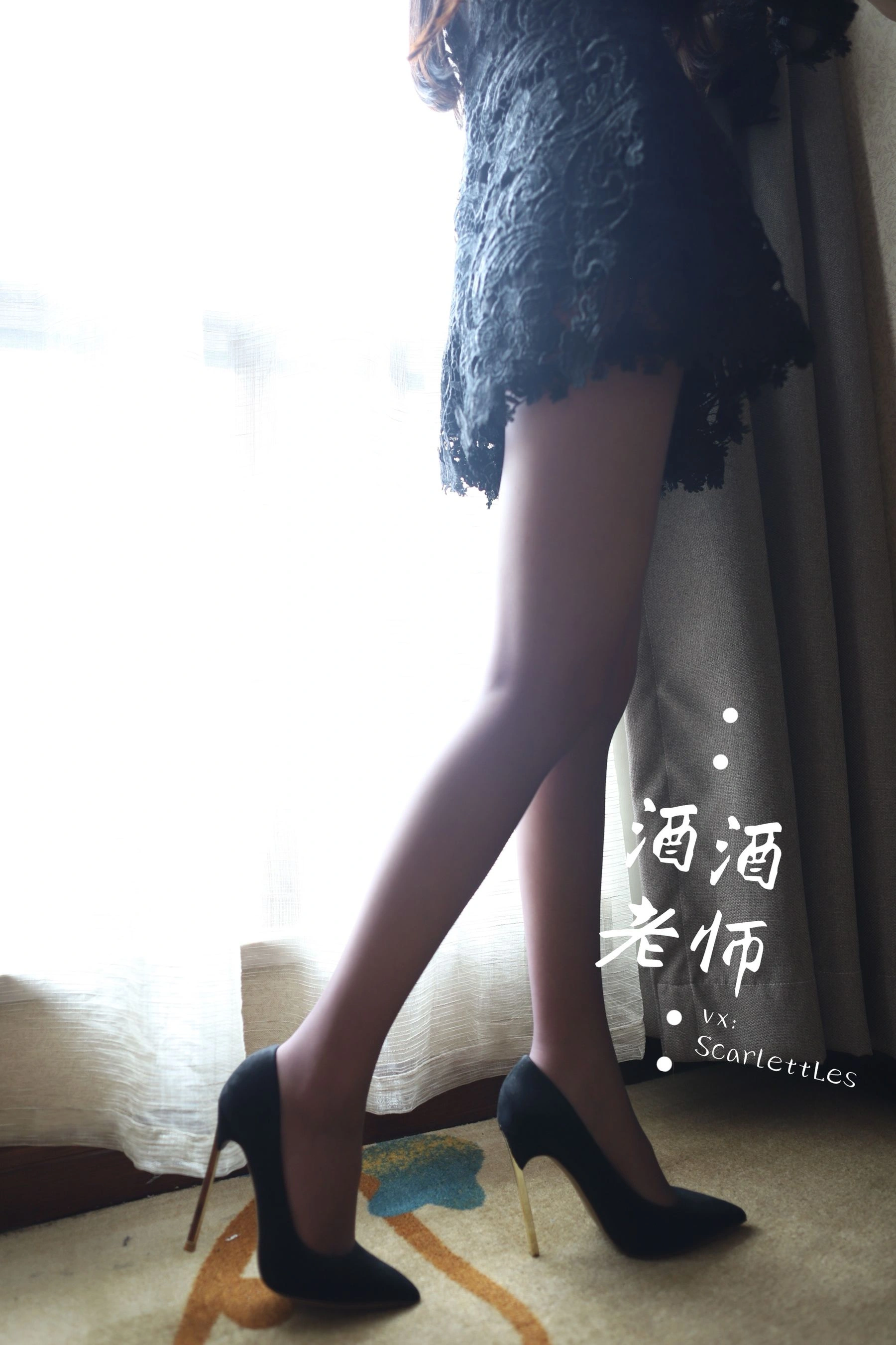 酒酒老师 – 开裆丝的紫色诱惑插图2