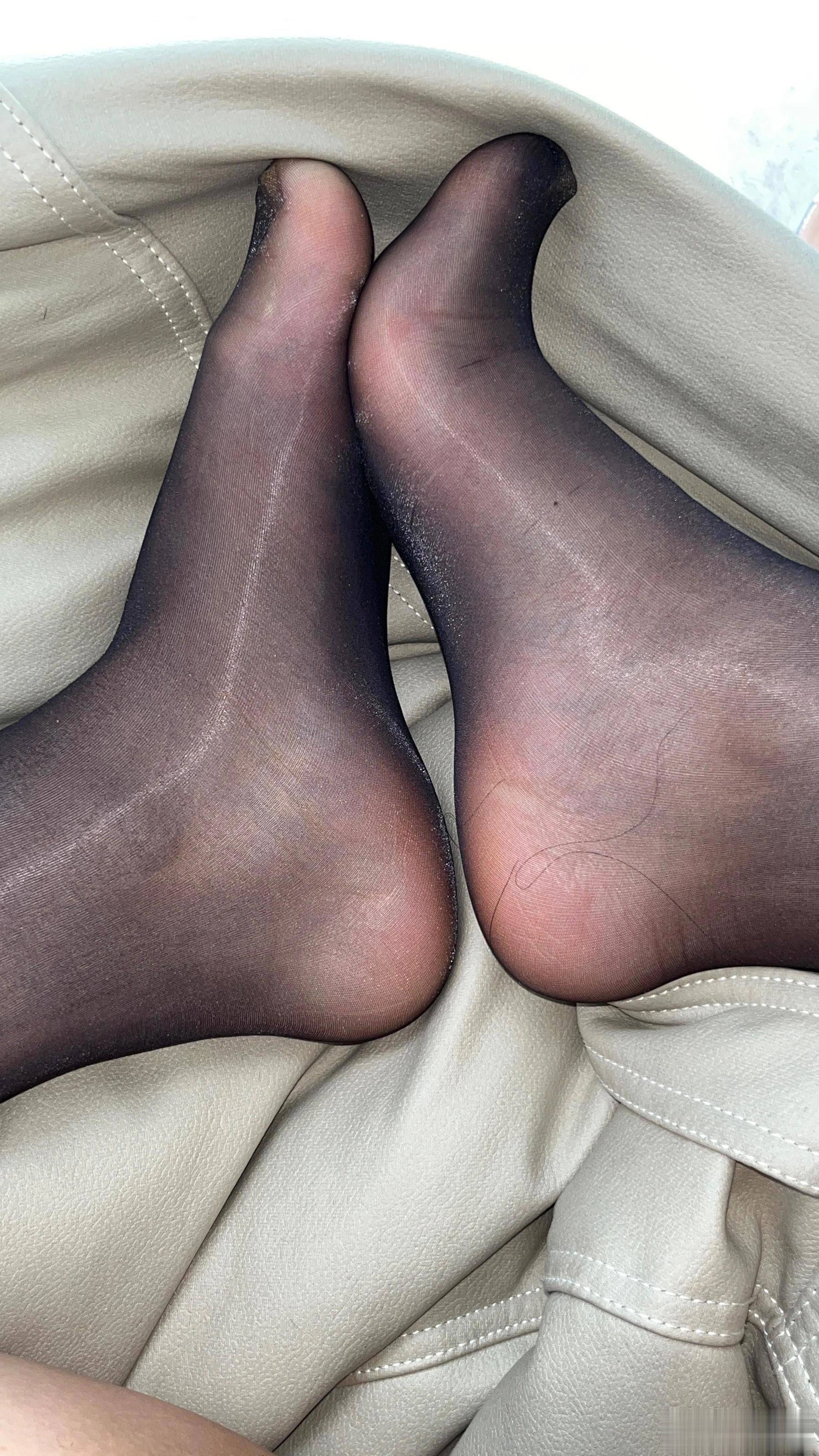 猪饲料 – 黑色女仆装插图4