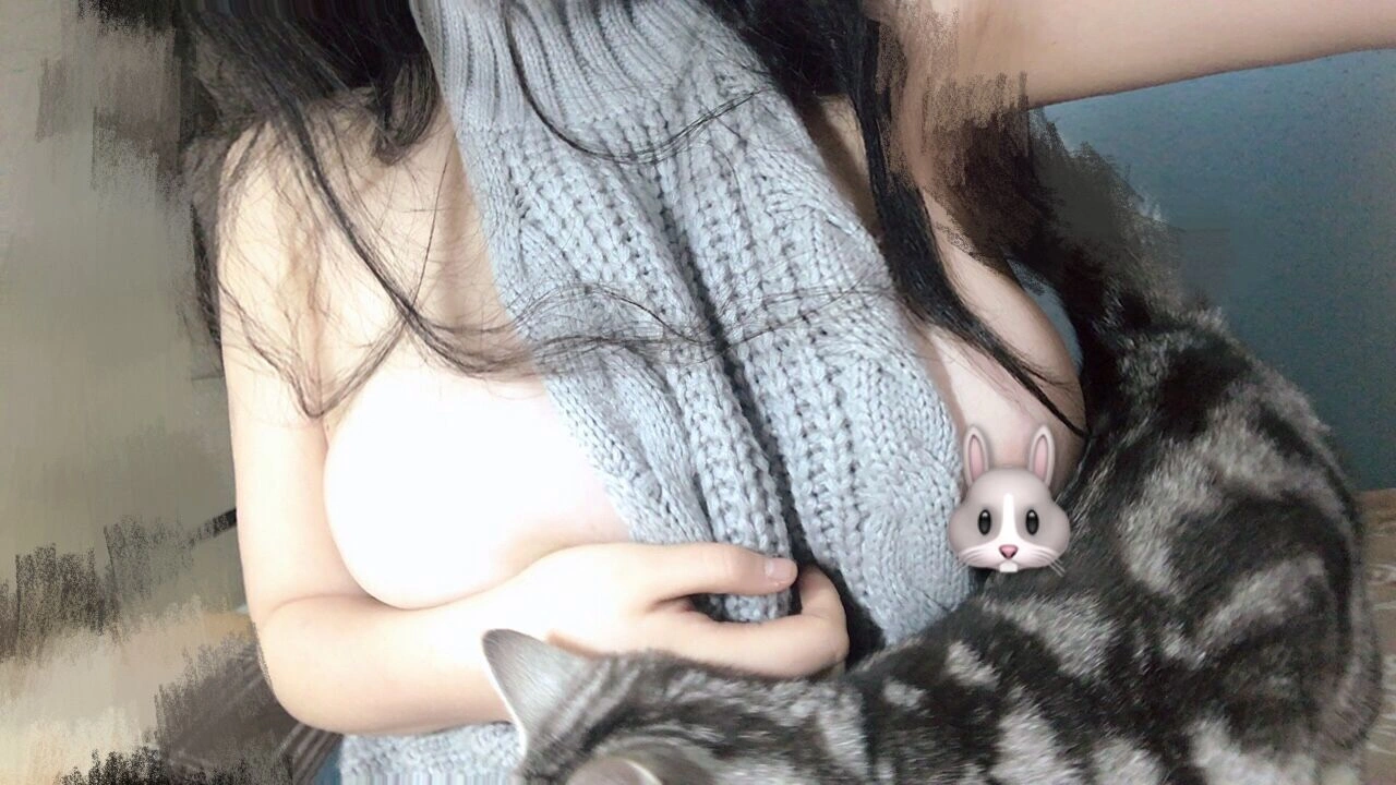 奶兔biubiu – 灰色毛衣插图1