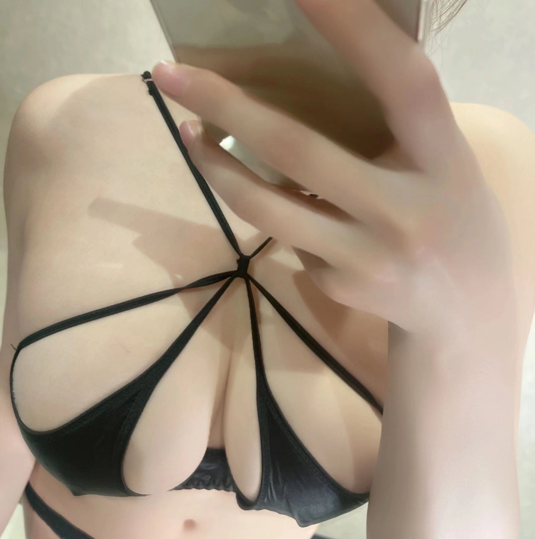 奶宝妹纸 – 比较麻烦的内衣插图2