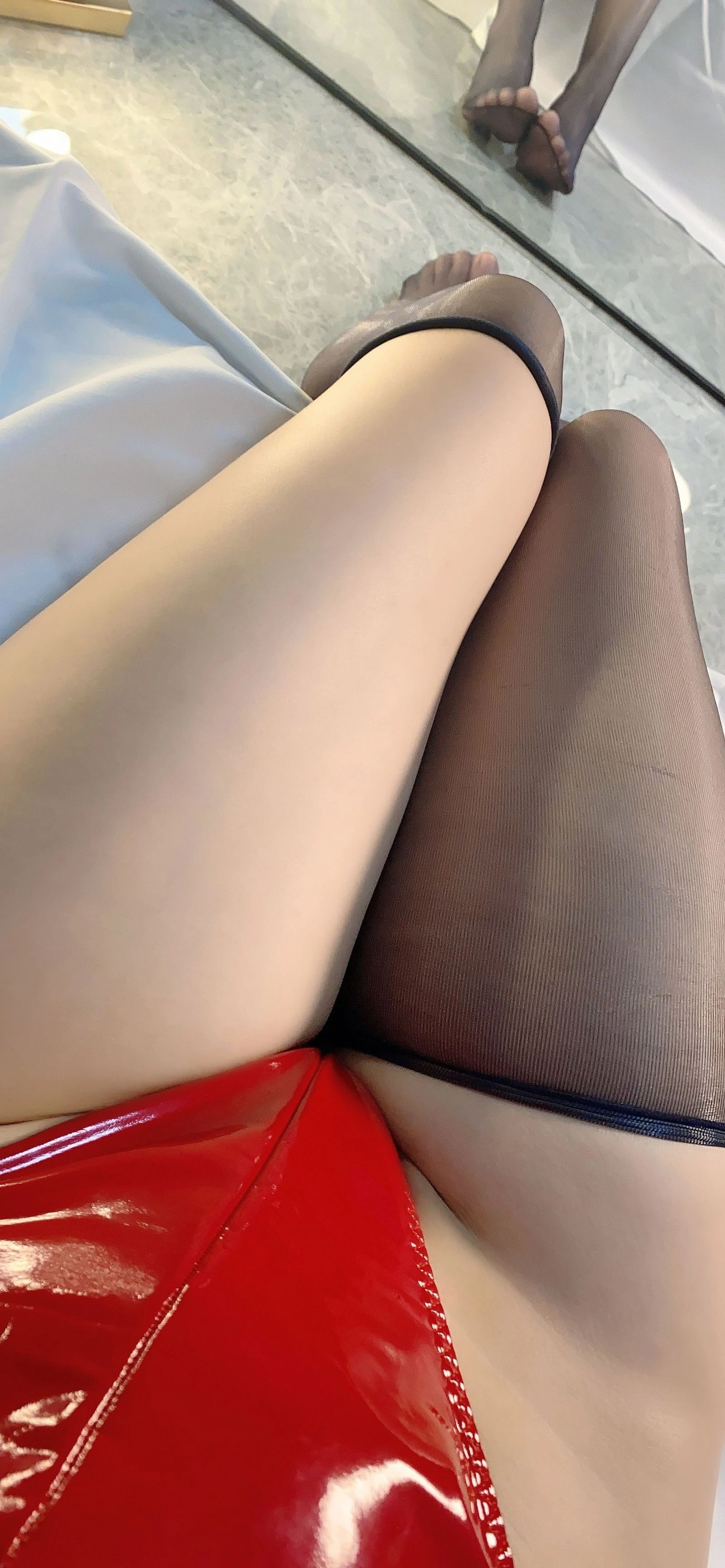 俏妞qiaoniuTT – 红色皮衣插图30