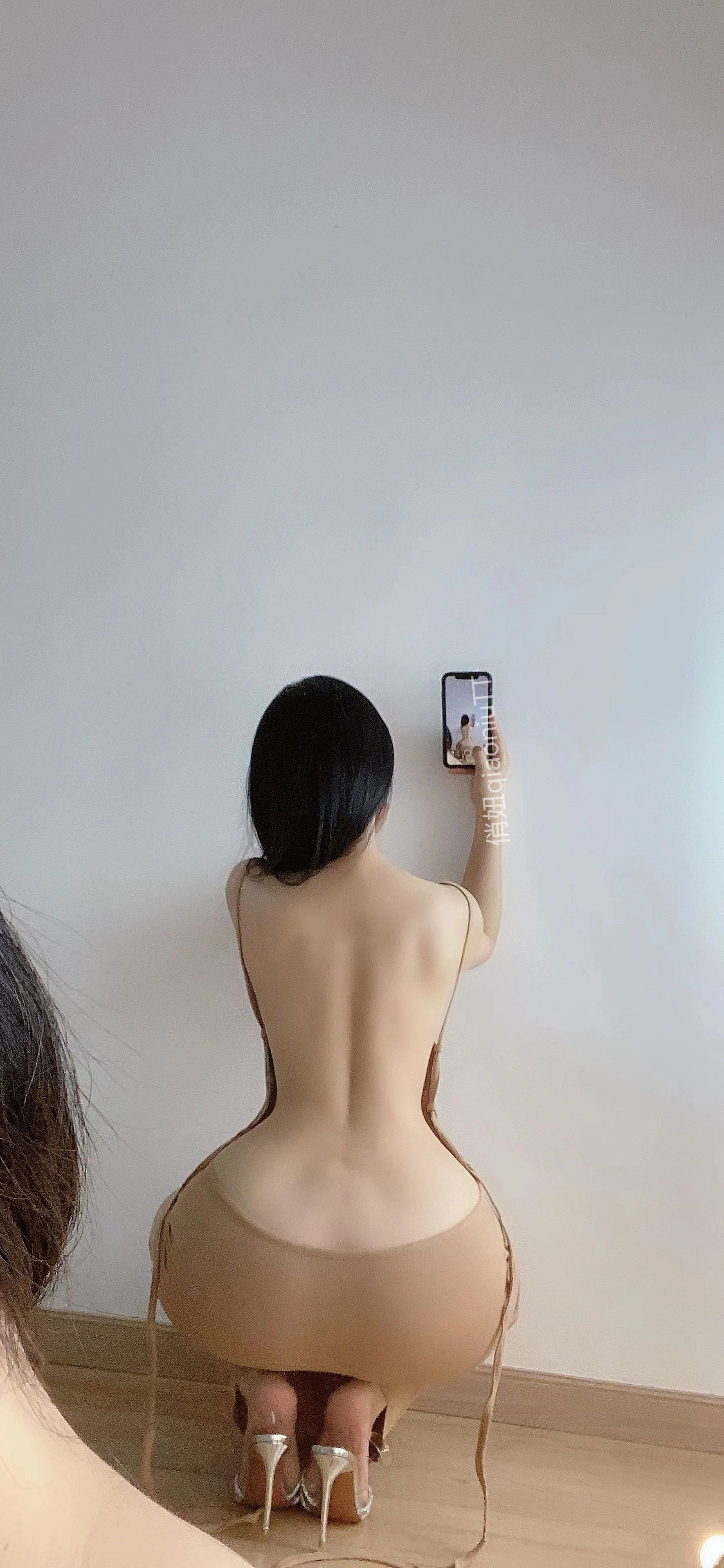 ♈ 俏妞qiaoniuTT – 露背连衣裙【丽人丝语】