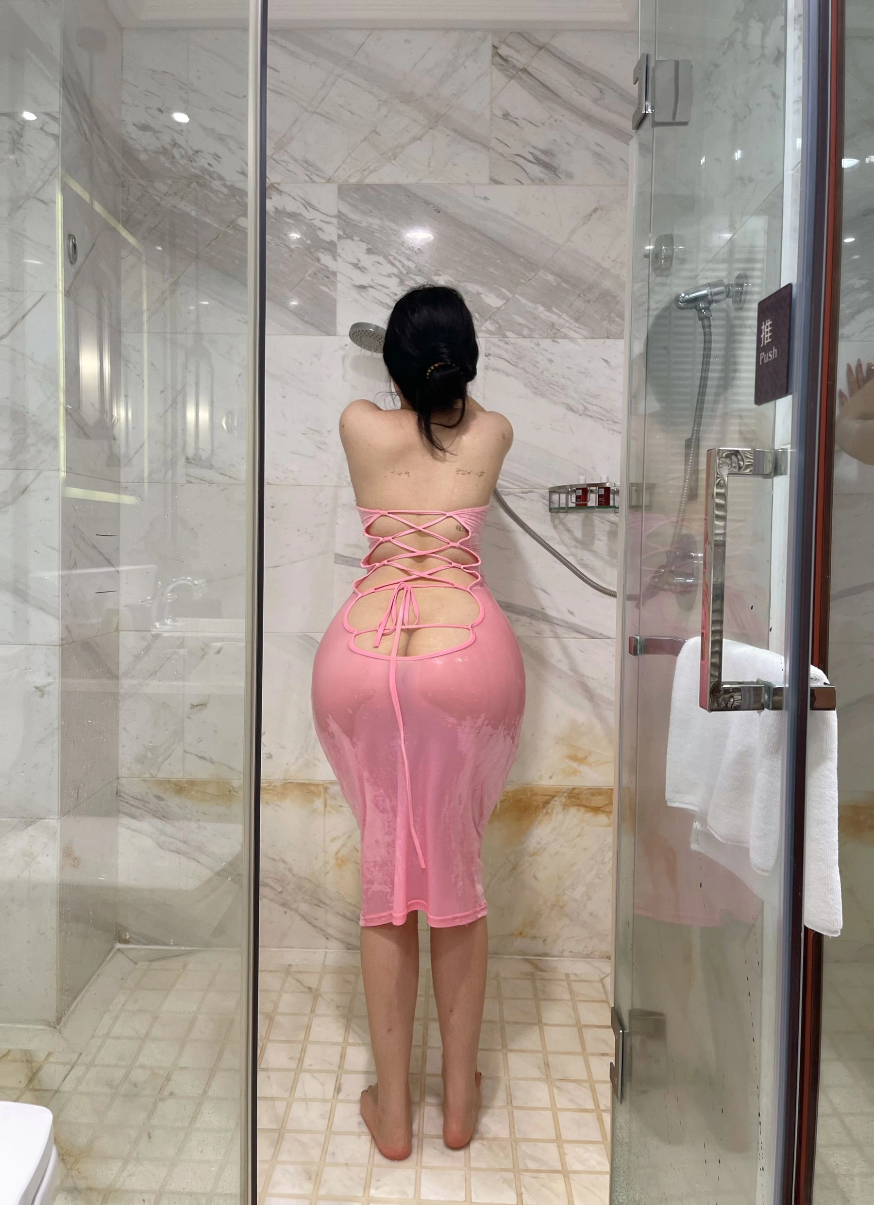 迷人的五姨太 – 湿身诱惑插图3