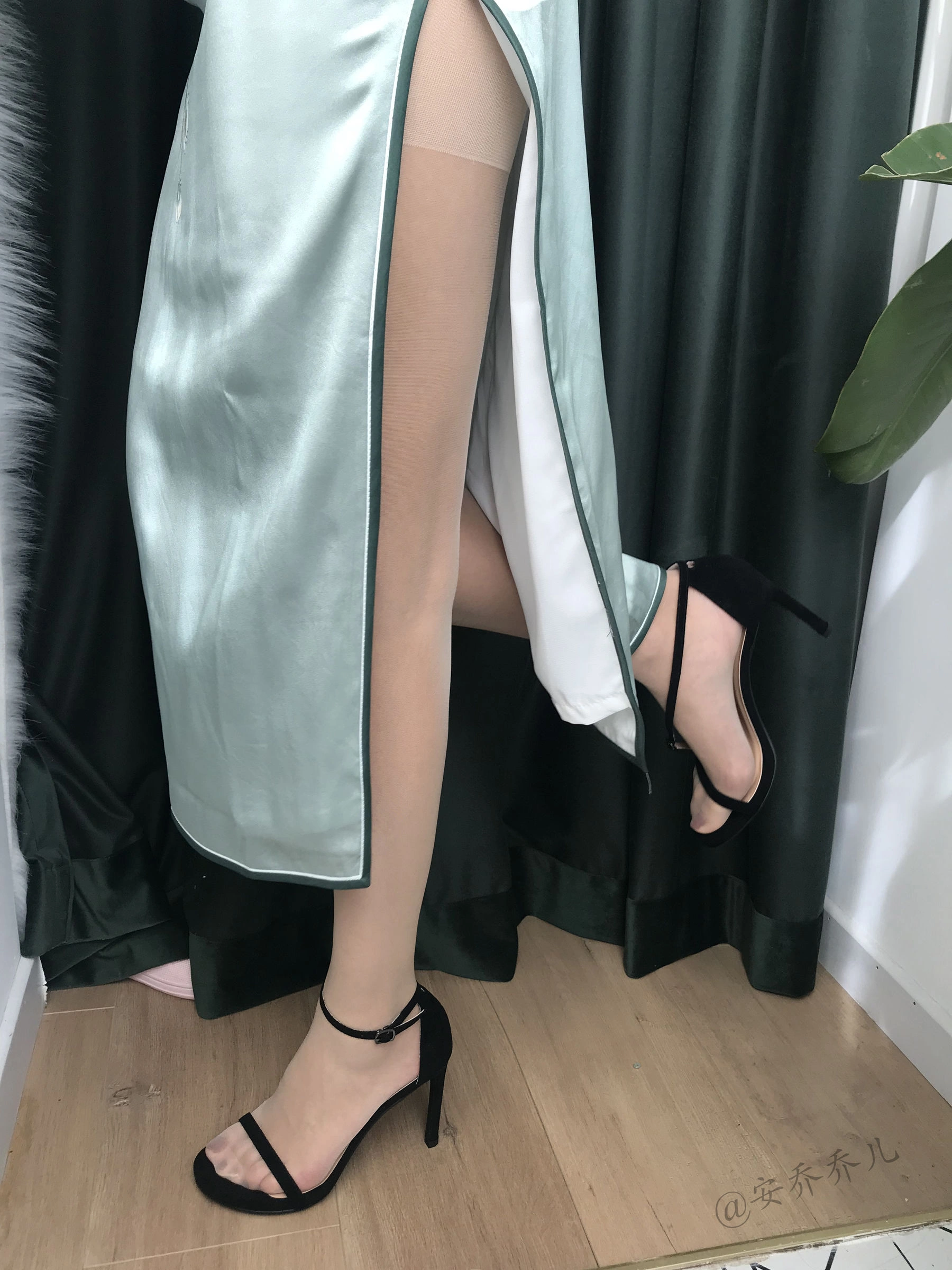 ♈ 安乔乔儿(Nia乔乔) No.017 安乔乔儿 黑丝旗袍【丽人丝语】