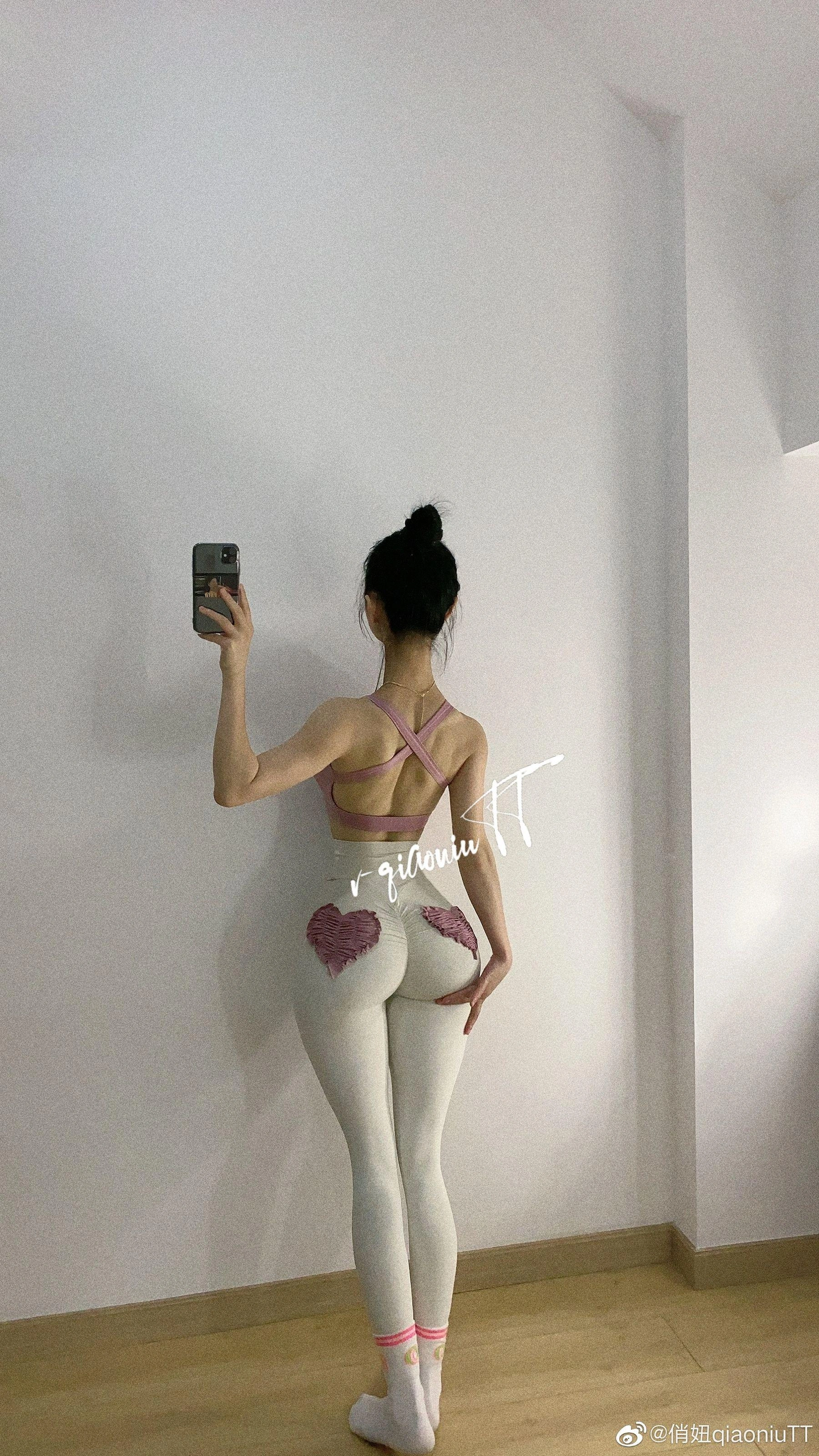 俏妞qiaoniuTT – 丝袜长腿翘臀 视图合集插图79