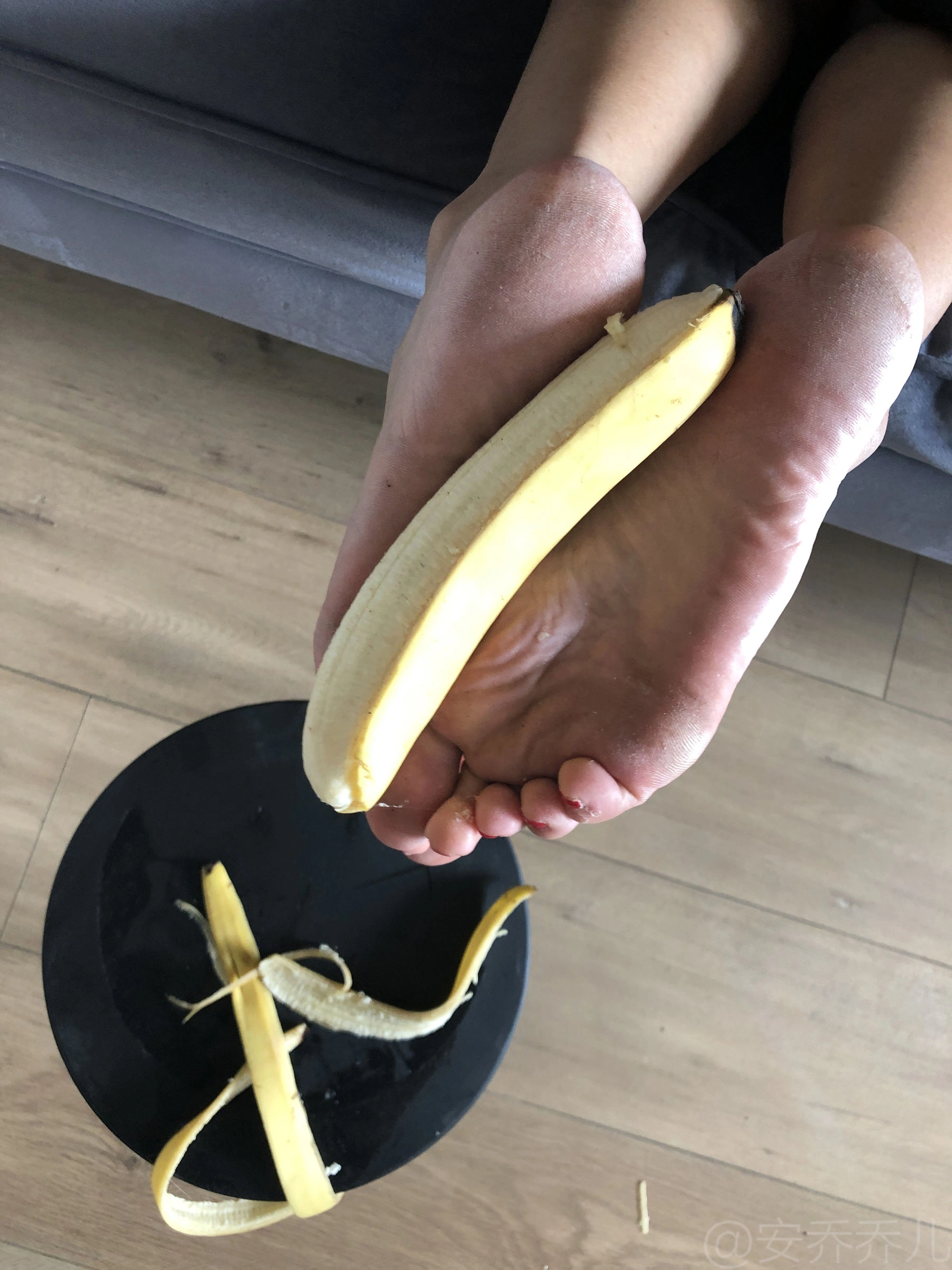 安乔乔儿(Nia乔乔) No.009 踩香蕉插图100