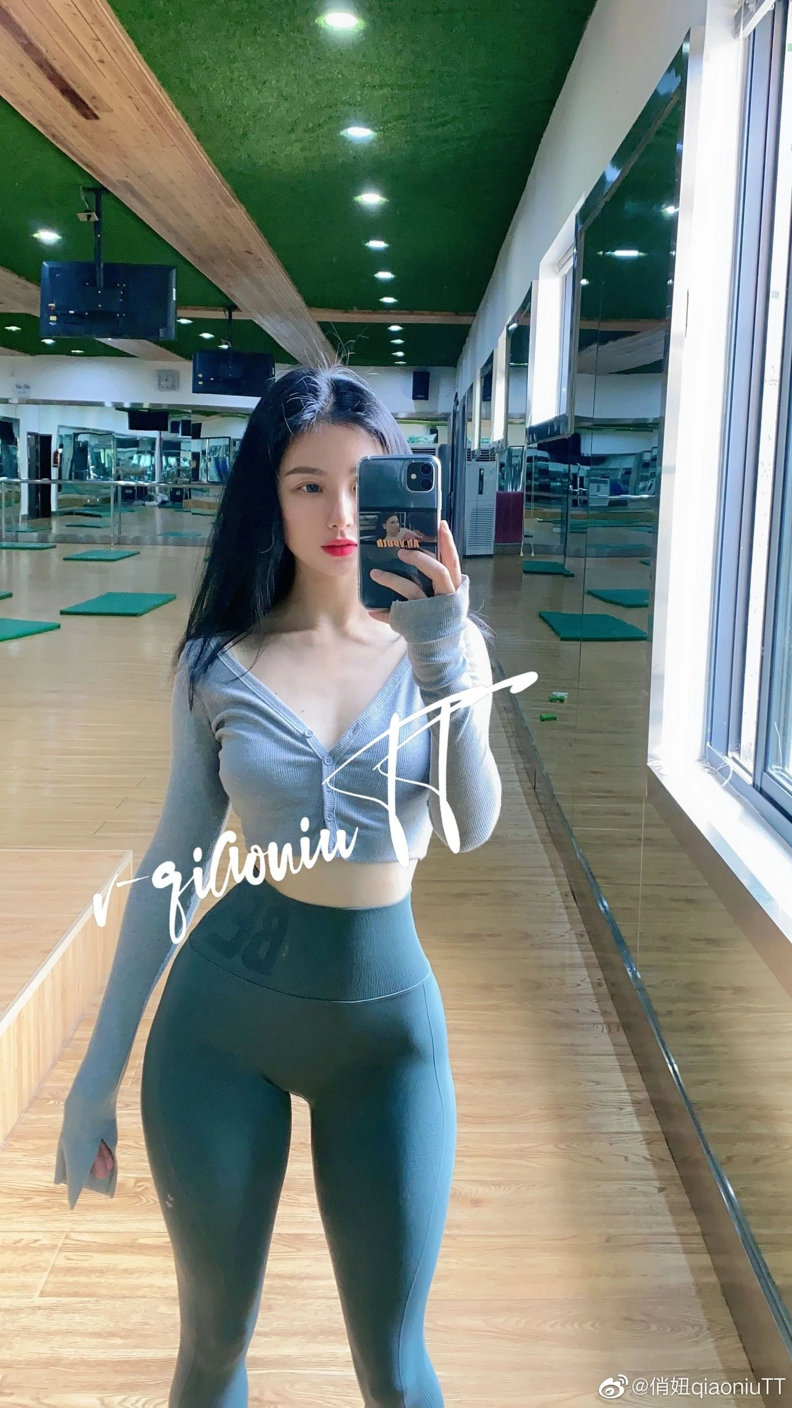 俏妞qiaoniuTT – 丝袜长腿翘臀 视图合集插图76