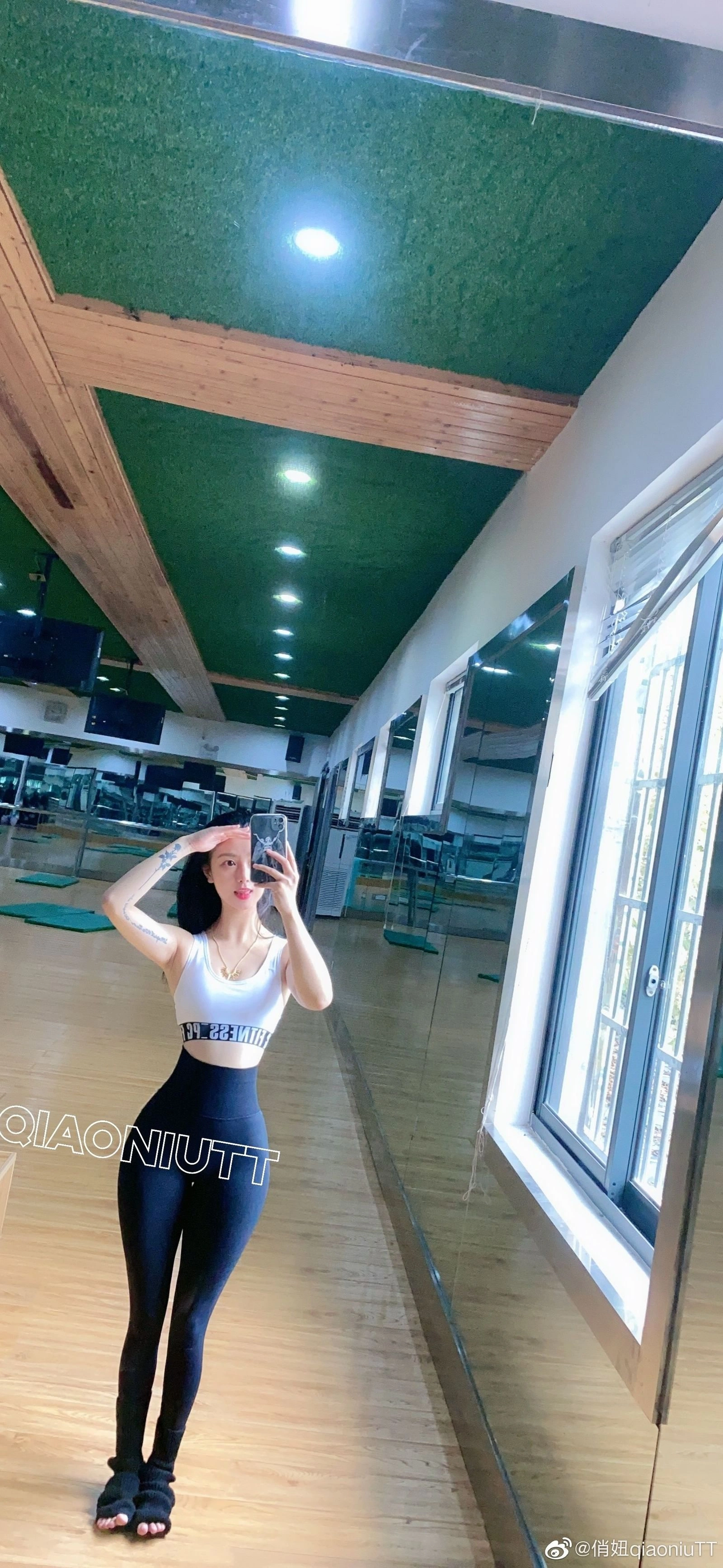 俏妞qiaoniuTT – 丝袜长腿翘臀 视图合集插图116