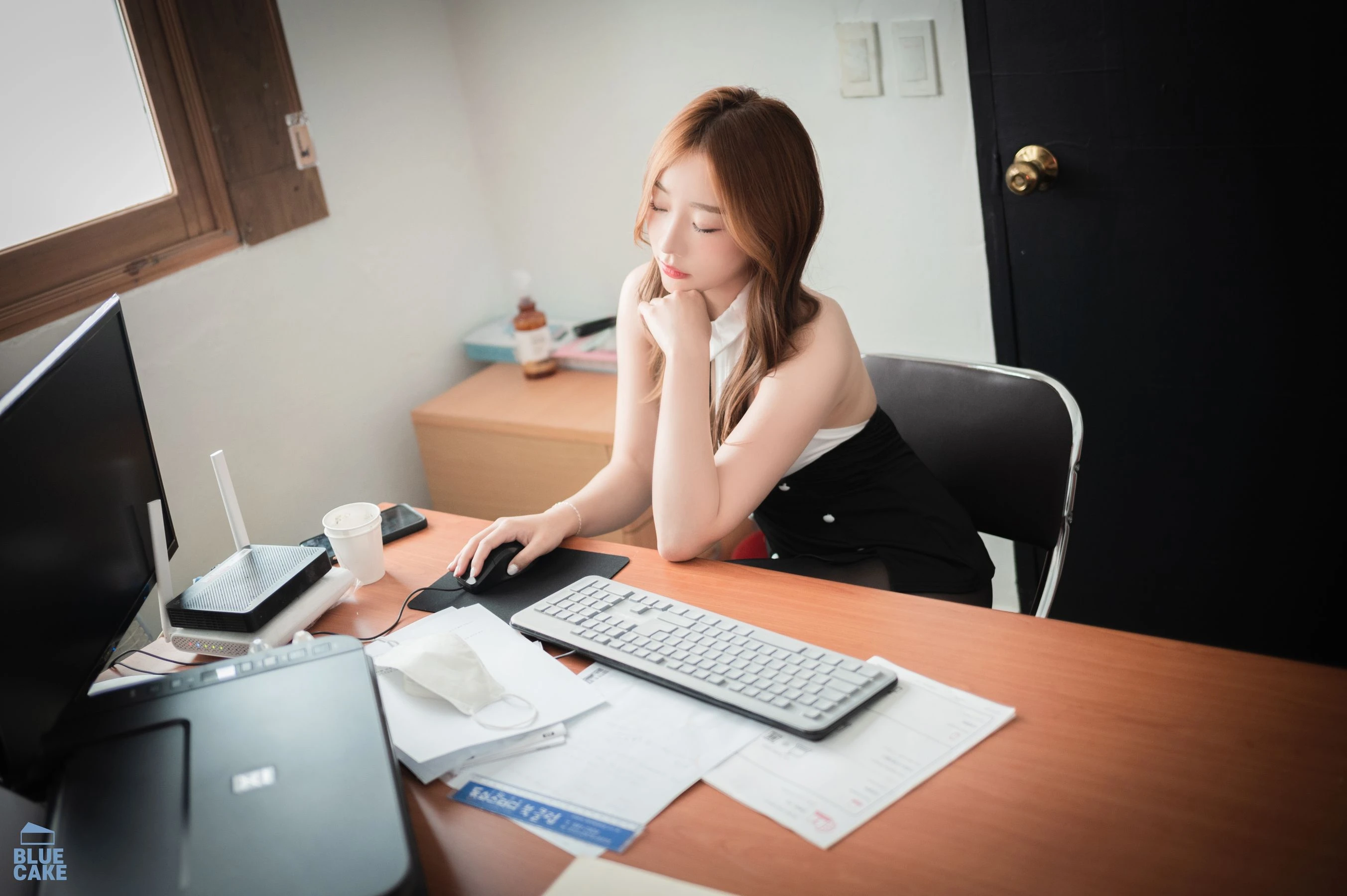 [BLUECAKE] Newbom – Black & Red插图1