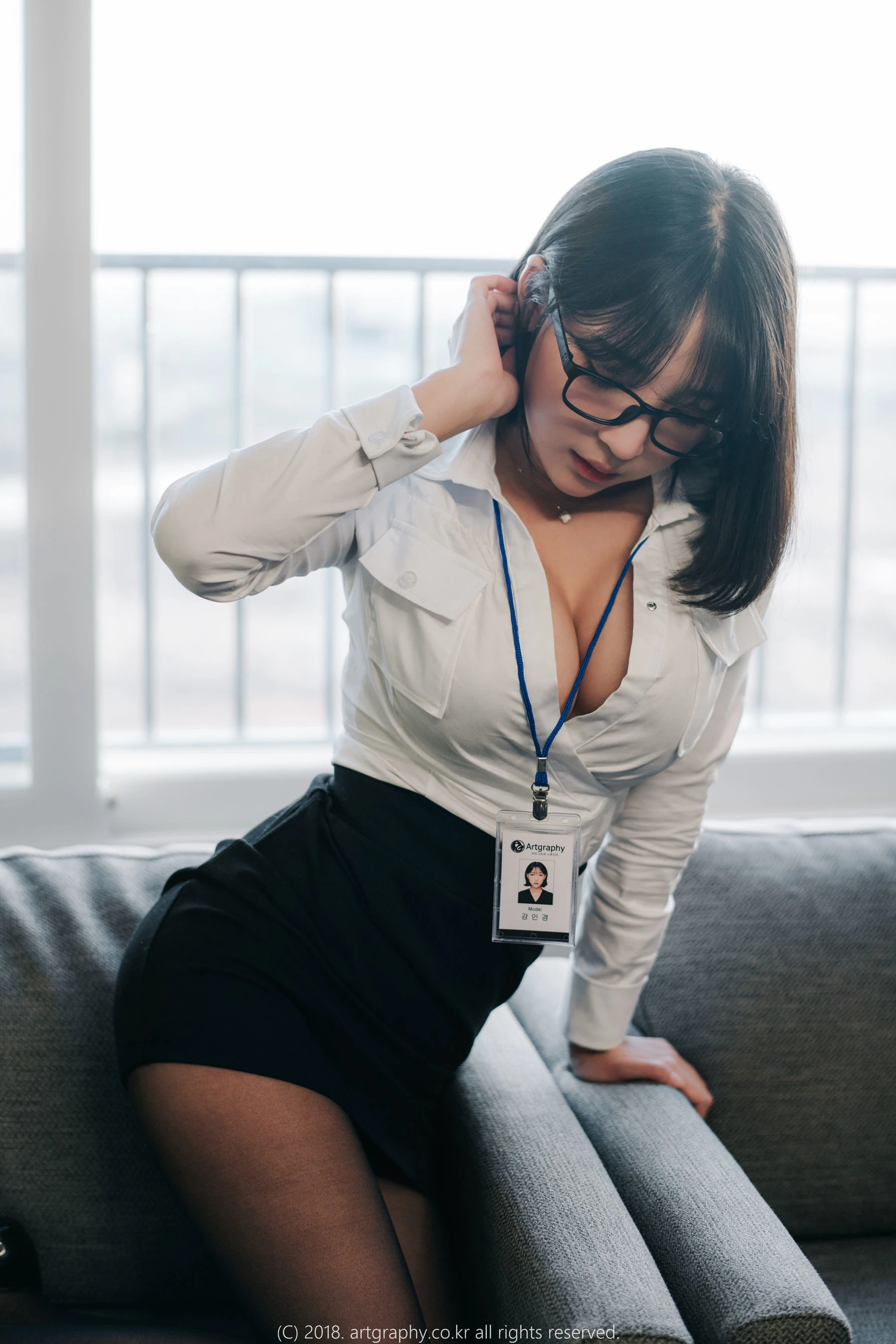 [ARTGRAVIA] VOL.042 姜仁卿 – 黑丝制服+女仆诱惑插图1