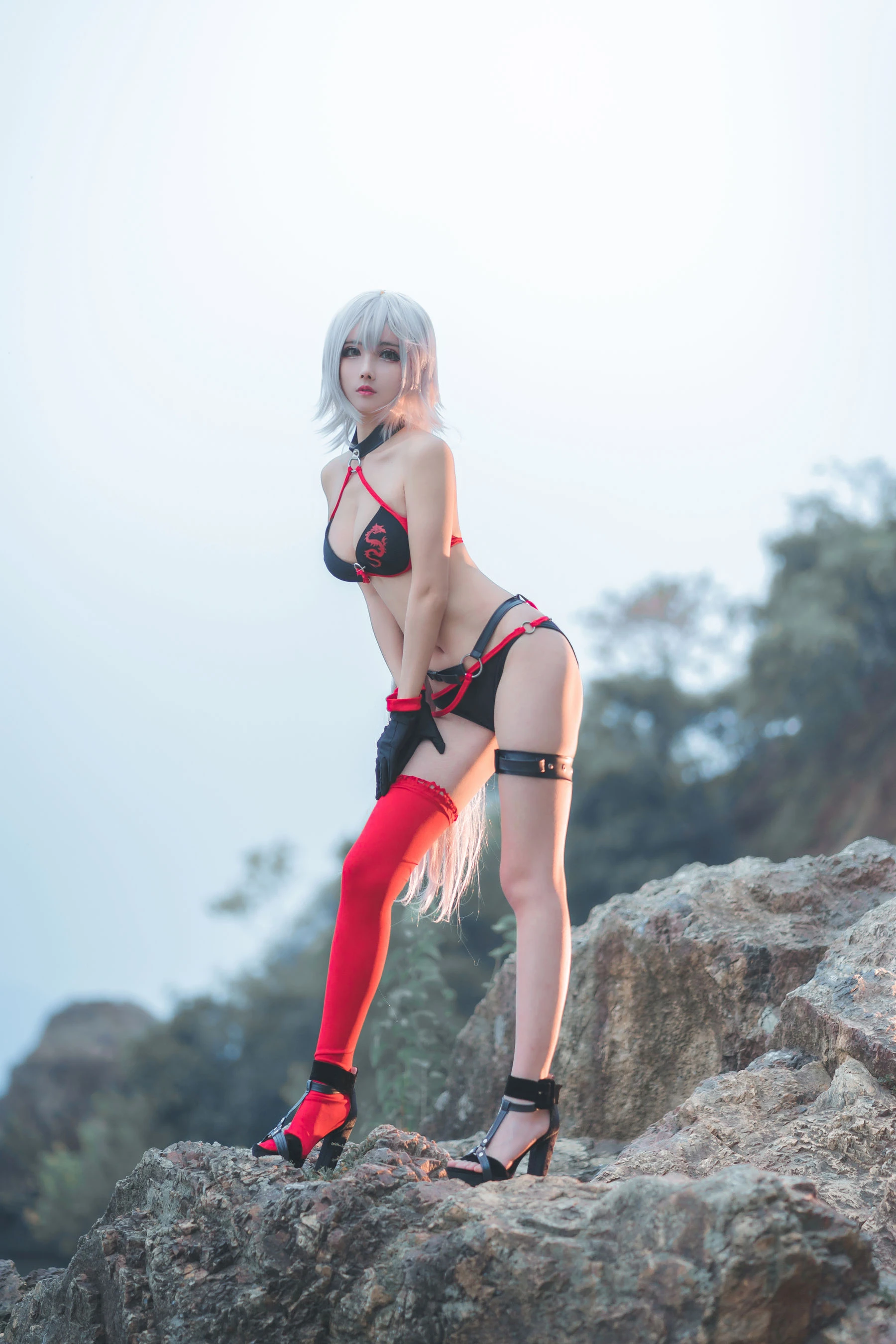 COS福利rioko凉凉子 泳装黑贞 [8P]插图5