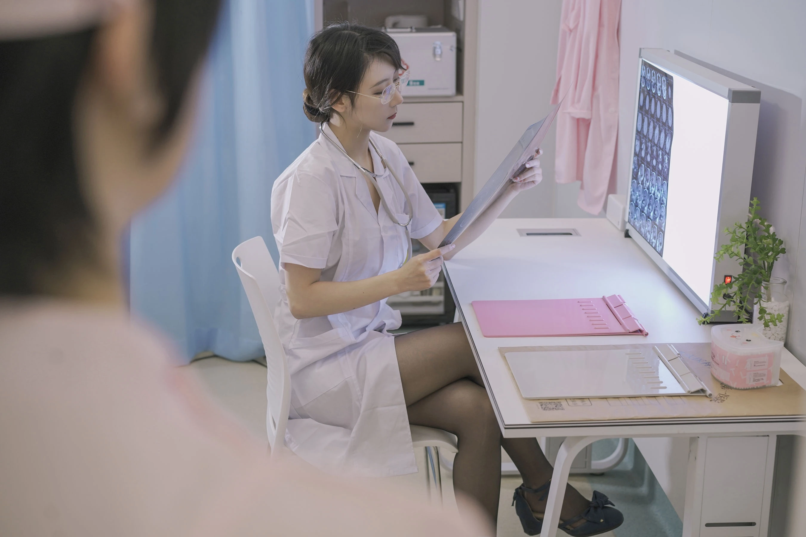 云溪溪&奶桃桃 N47医护 [80P]插图1