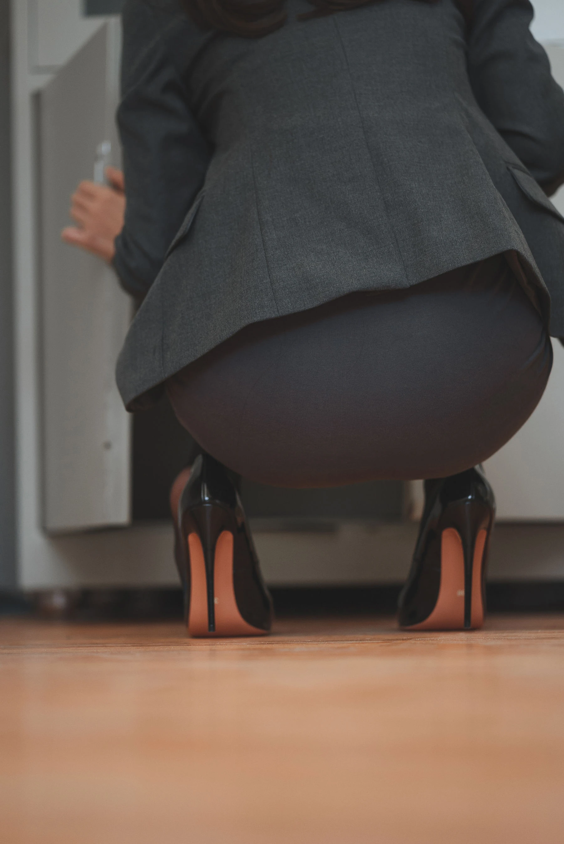 COS福利rioko凉凉子(肉扣热热子) – 奇怪的老师 [25P]插图1