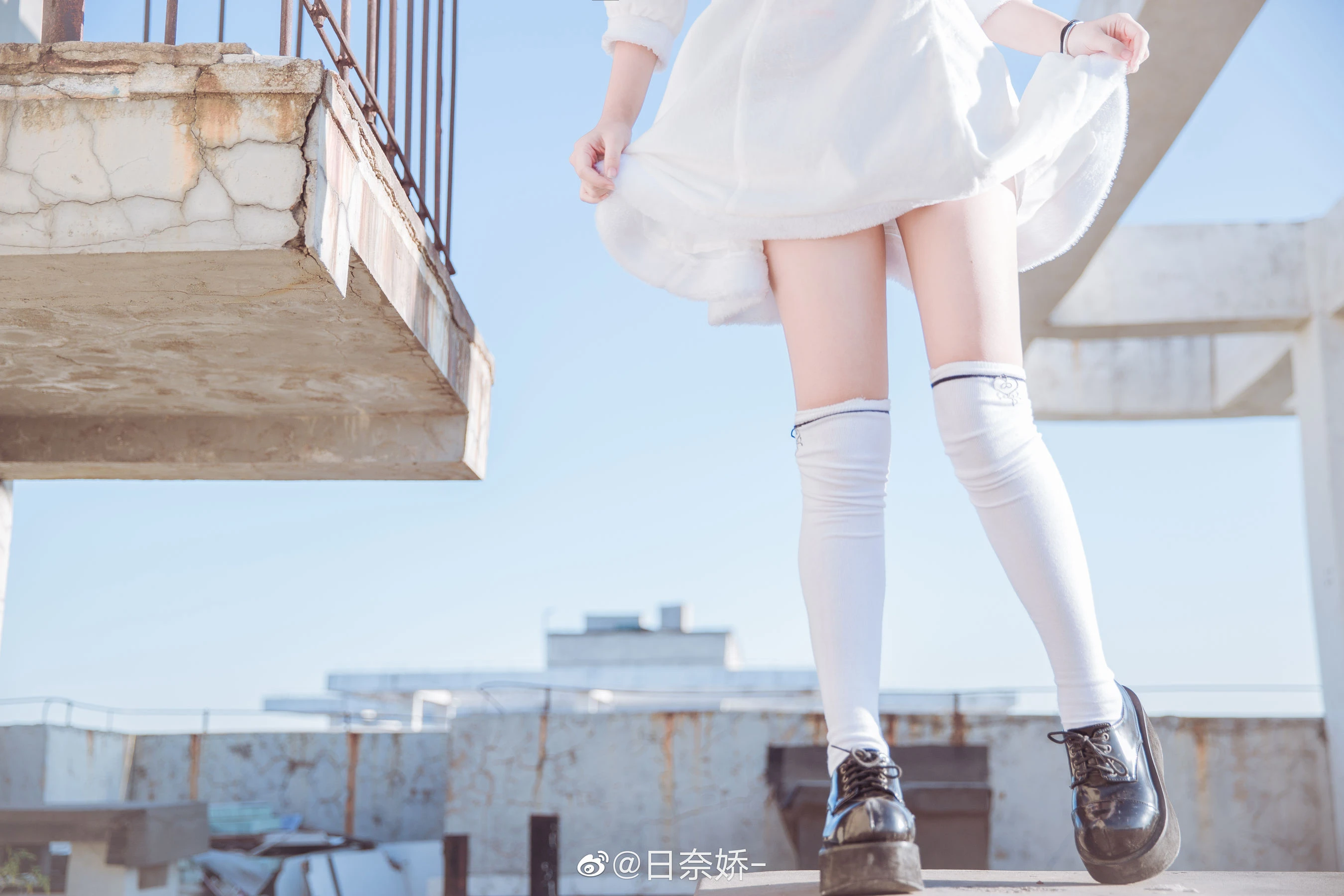日奈娇 – 蕾姆 白裙 [11P]插图1